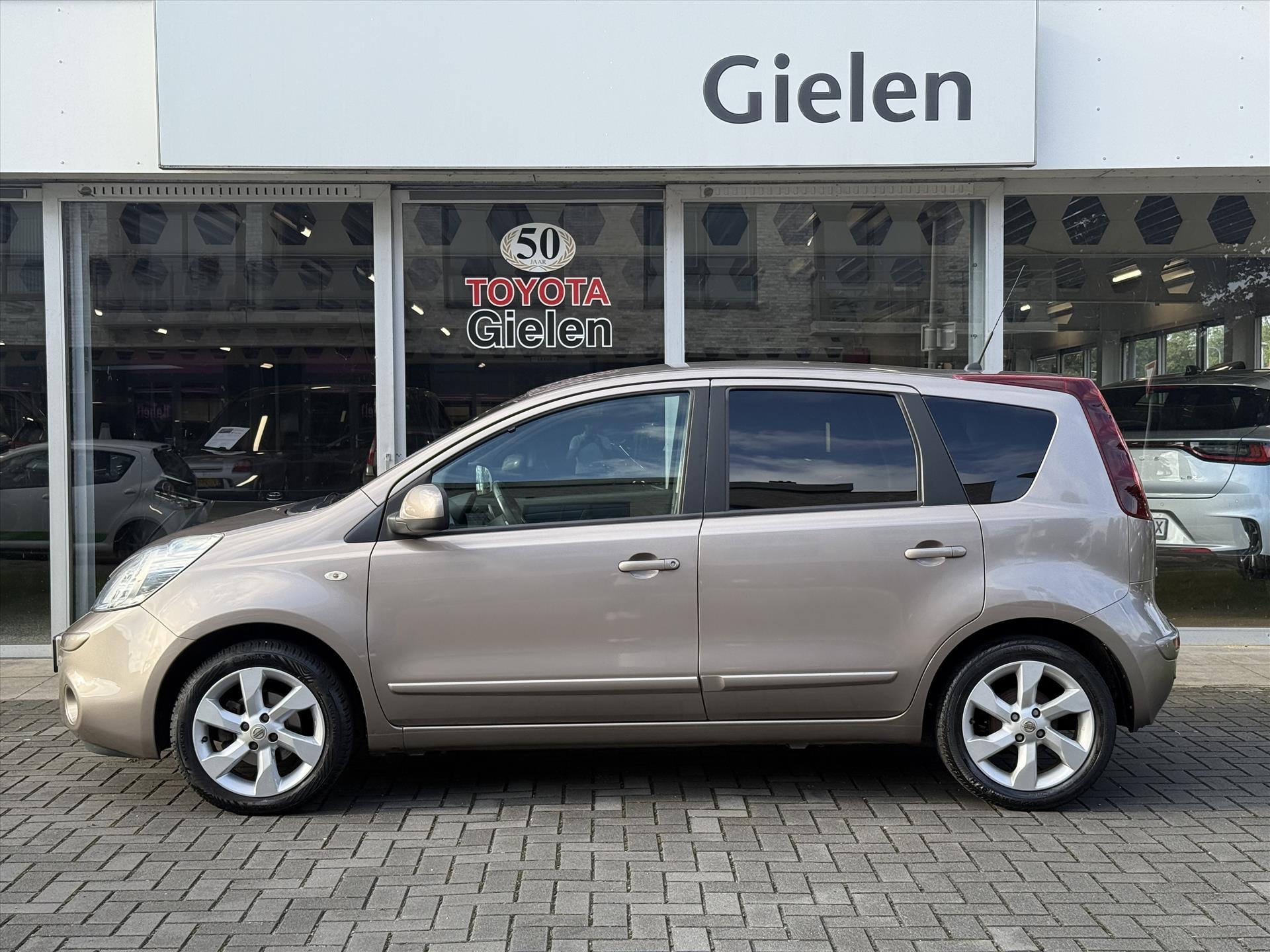 Nissan Note 1.6 Automaat Acenta | Eerste eigenaar, Trekhaak, Cruise control, Climate control, Parkeersensoren, Lichtmetalen velgen 47513861-1.jpg | Autobedrijf Gielen