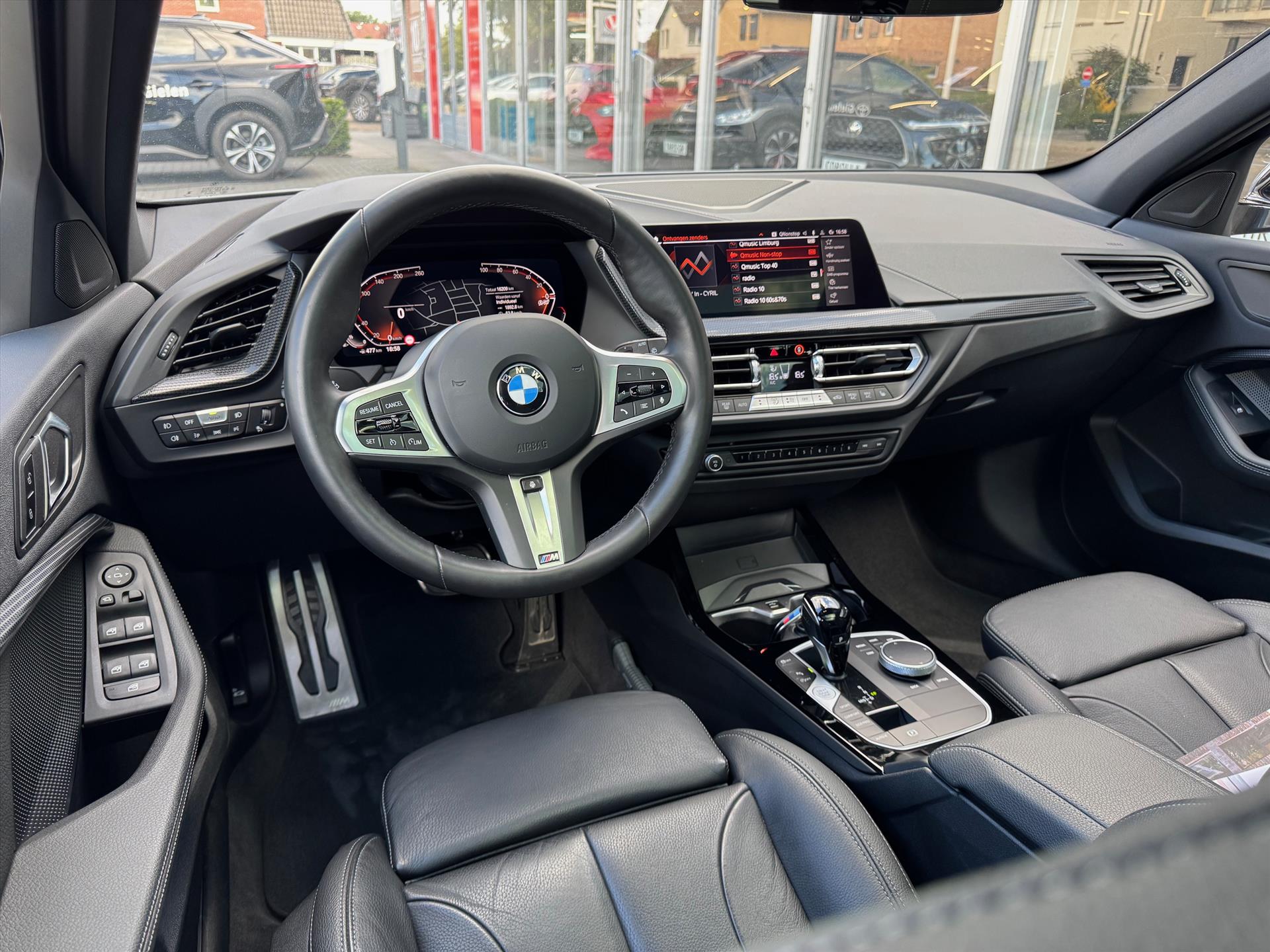 BMW 1-Serie (f40) 118i M Sport | Panoramadak, 19 inch, Leer, Stoel + Stuurverwarming, Keyless, Elektrische achterklep, Parkeercamera 47537011-13.jpg | Autobedrijf Gielen