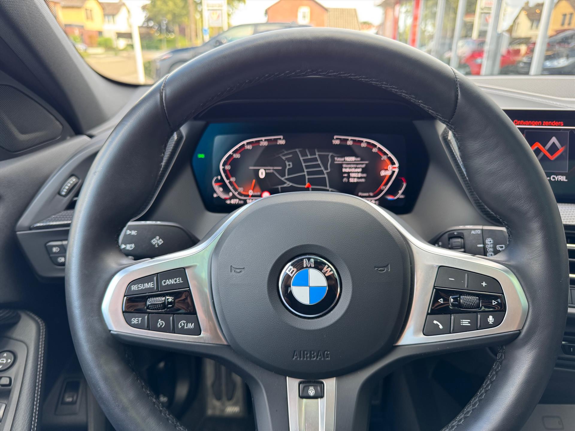 BMW 1-Serie (f40) 118i M Sport | Panoramadak, 19 inch, Leer, Stoel + Stuurverwarming, Keyless, Elektrische achterklep, Parkeercamera 47537011-18.jpg | Autobedrijf Gielen