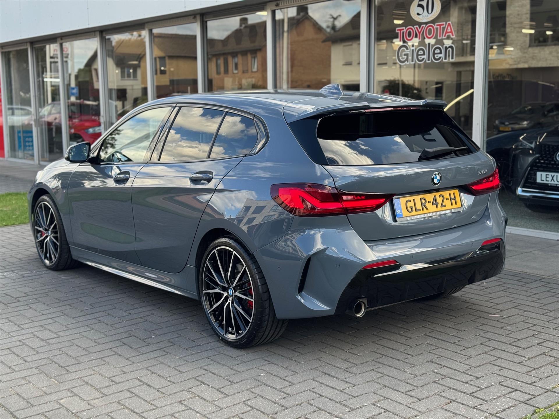 BMW 1-Serie (f40) 118i M Sport | Panoramadak, 19 inch, Leer, Stoel + Stuurverwarming, Keyless, Elektrische achterklep, Parkeercamera 47537011-2.jpg | Autobedrijf Gielen