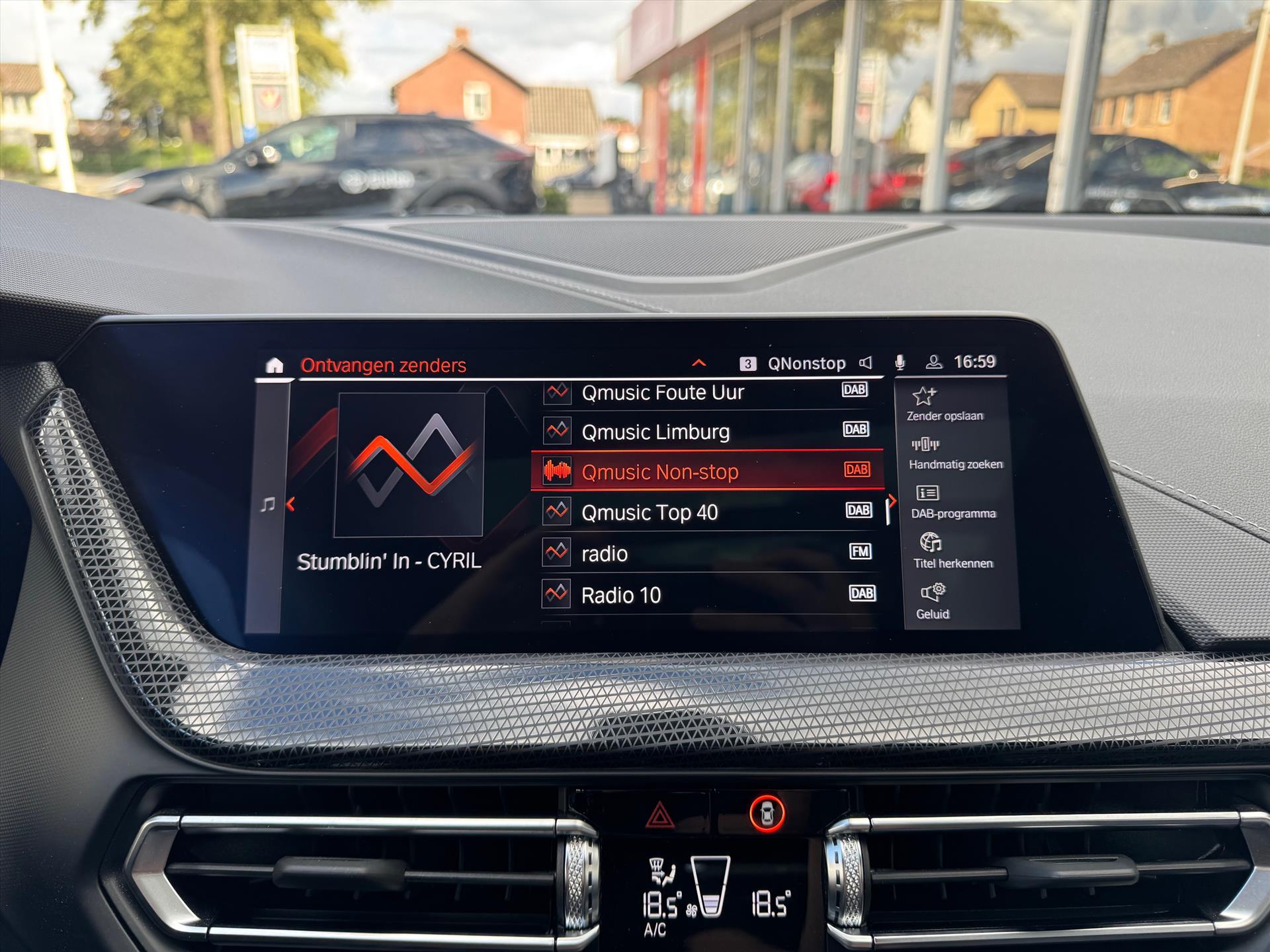 BMW 1-Serie (f40) 118i M Sport | Panoramadak, 19 inch, Leer, Stoel + Stuurverwarming, Keyless, Elektrische achterklep, Parkeercamera 47537011-24.jpg | Autobedrijf Gielen