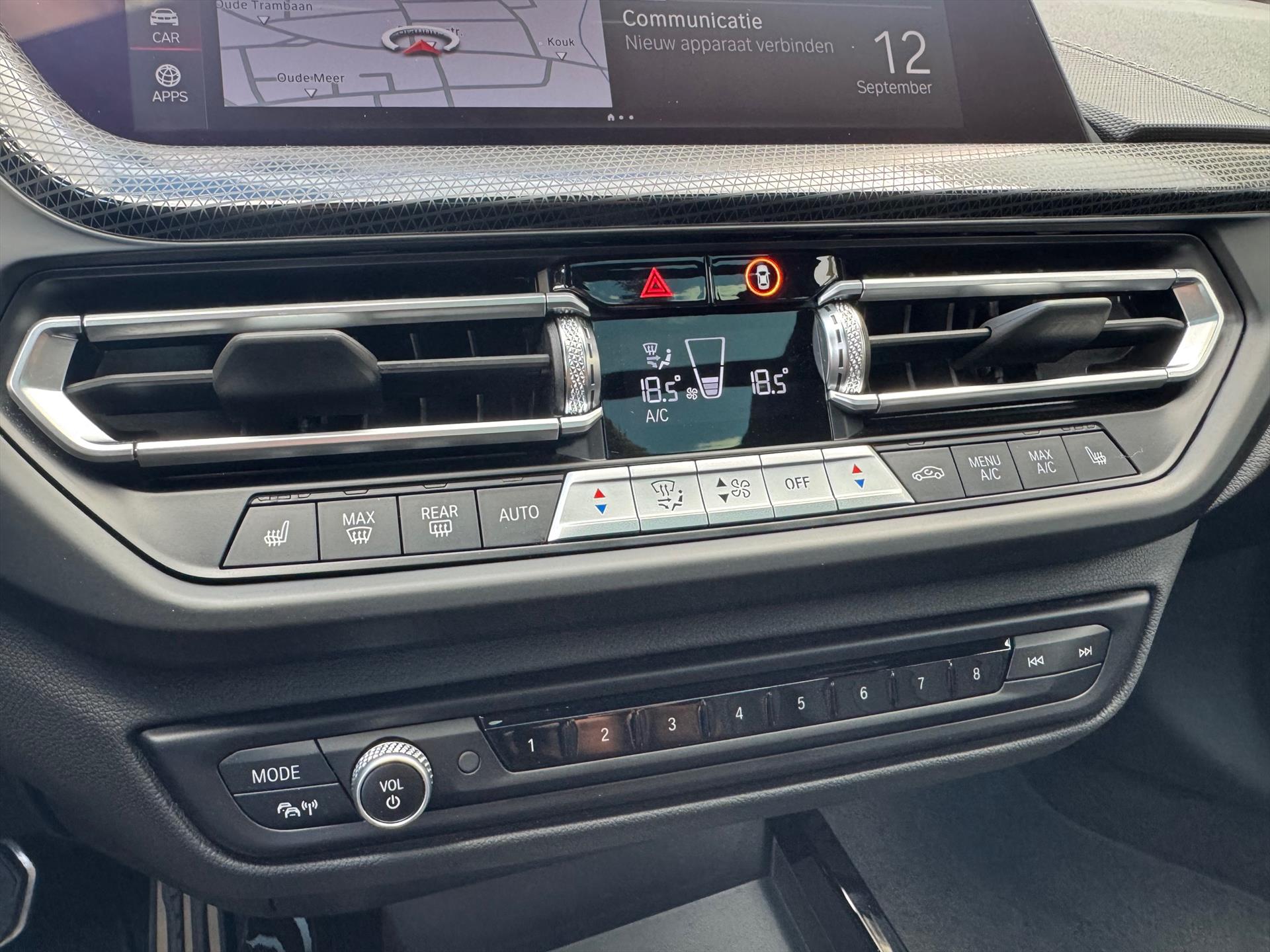 BMW 1-Serie (f40) 118i M Sport | Panoramadak, 19 inch, Leer, Stoel + Stuurverwarming, Keyless, Elektrische achterklep, Parkeercamera 47537011-26.jpg | Autobedrijf Gielen