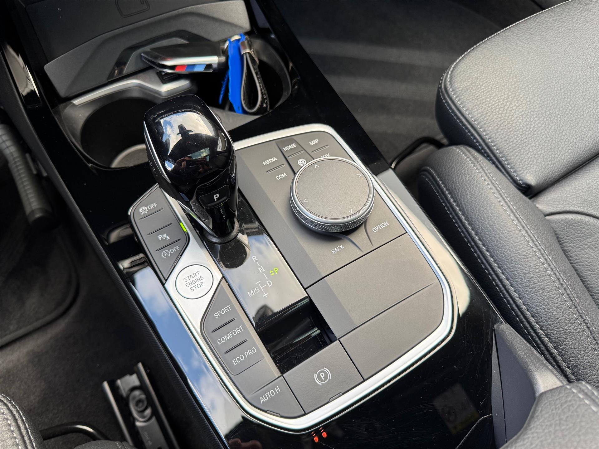 BMW 1-Serie (f40) 118i M Sport | Panoramadak, 19 inch, Leer, Stoel + Stuurverwarming, Keyless, Elektrische achterklep, Parkeercamera 47537011-28.jpg | Autobedrijf Gielen