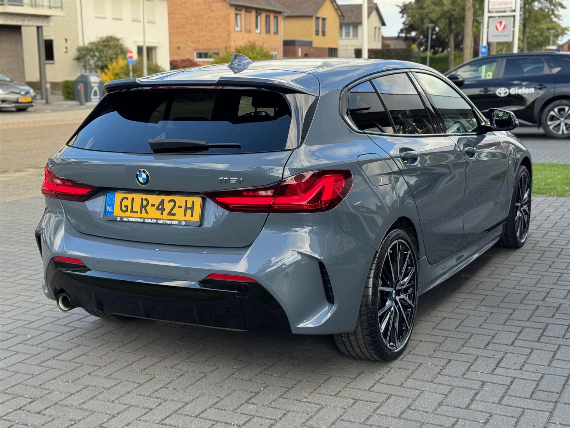 BMW 1-Serie (f40) 118i M Sport | Panoramadak, 19 inch, Leer, Stoel + Stuurverwarming, Keyless, Elektrische achterklep, Parkeercamera 47537011-3.jpg | Autobedrijf Gielen