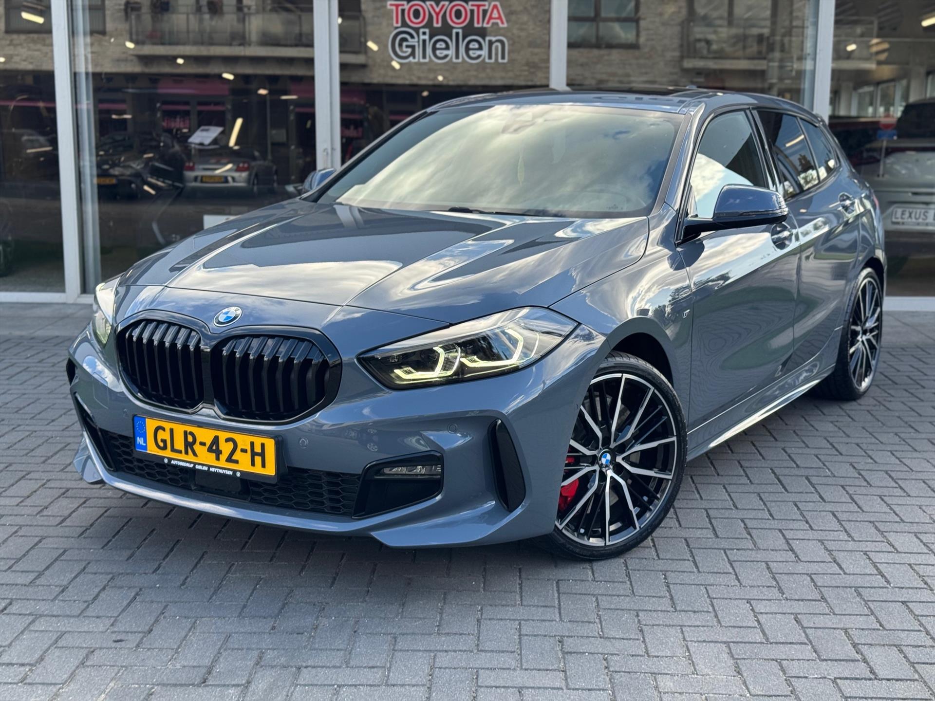 BMW 1-Serie (f40) 118i M Sport | Panoramadak, 19 inch, Leer, Stoel + Stuurverwarming, Keyless, Elektrische achterklep, Parkeercamera 47537011-33.jpg | Autobedrijf Gielen