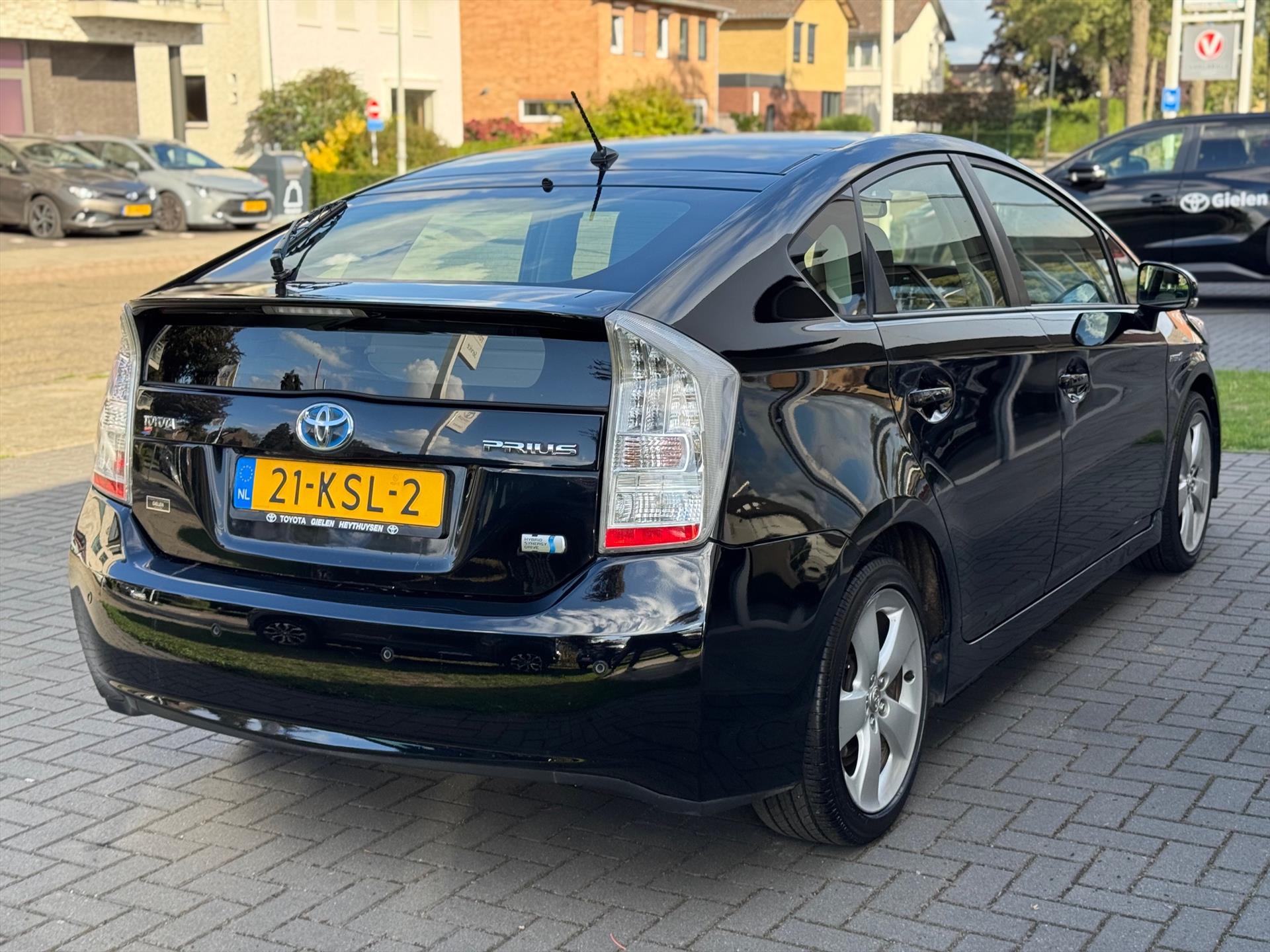 Toyota Prius 1.8 Full Hybrid Executive | Solar Roof, Schuifdak, Leer, JBL, Navigatie, Stoelverwarming, 17 inch, LED, Adaptive cruise control 47543003-3.jpg | Autobedrijf Gielen