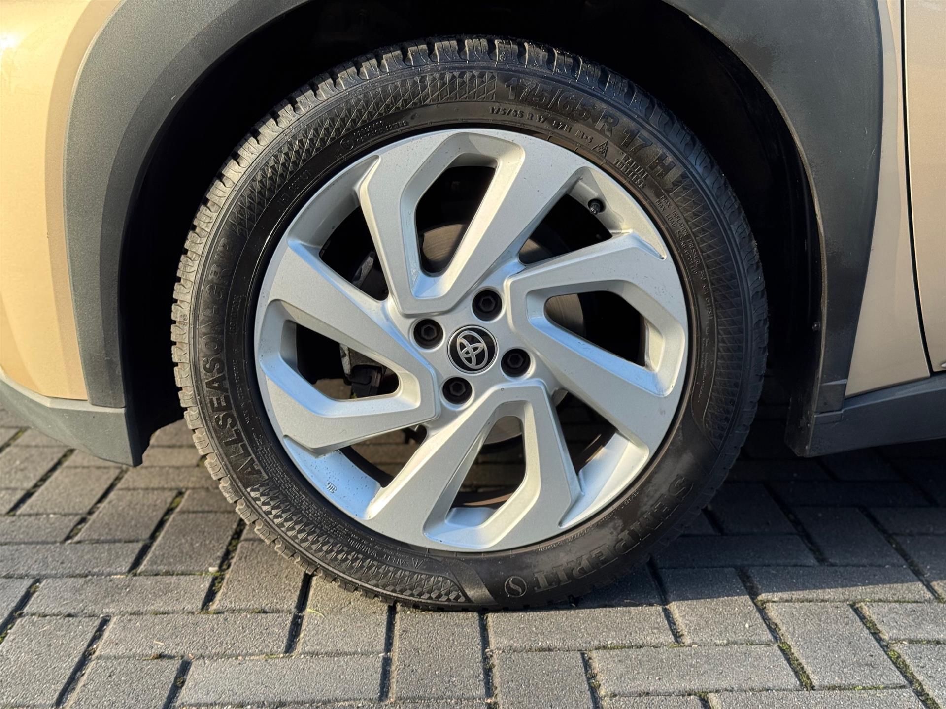 Toyota Aygo X 1.0 VVT-i Automaat Pulse Bi-Tone | Trekhaak, Lichtmetalen velgen, Privacy glass, Parkeercamera, Apple CarPlay/Android auto 47562884-10.jpg | Autobedrijf Gielen