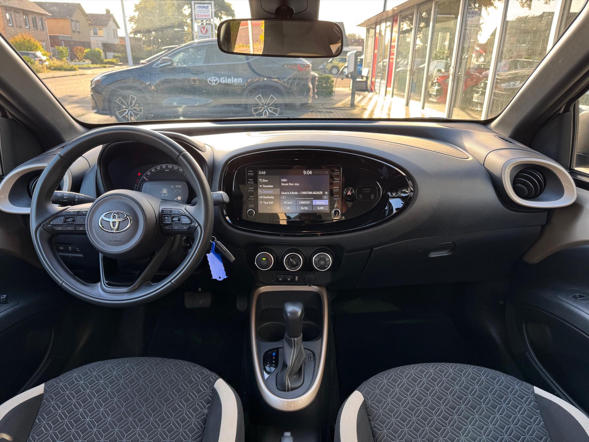 Toyota Aygo X 1.0 VVT-i Automaat Pulse Bi-Tone | Trekhaak, Lichtmetalen velgen, Privacy glass, Parkeercamera, Apple CarPlay/Android auto 47562884-12.jpg | Autobedrijf Gielen