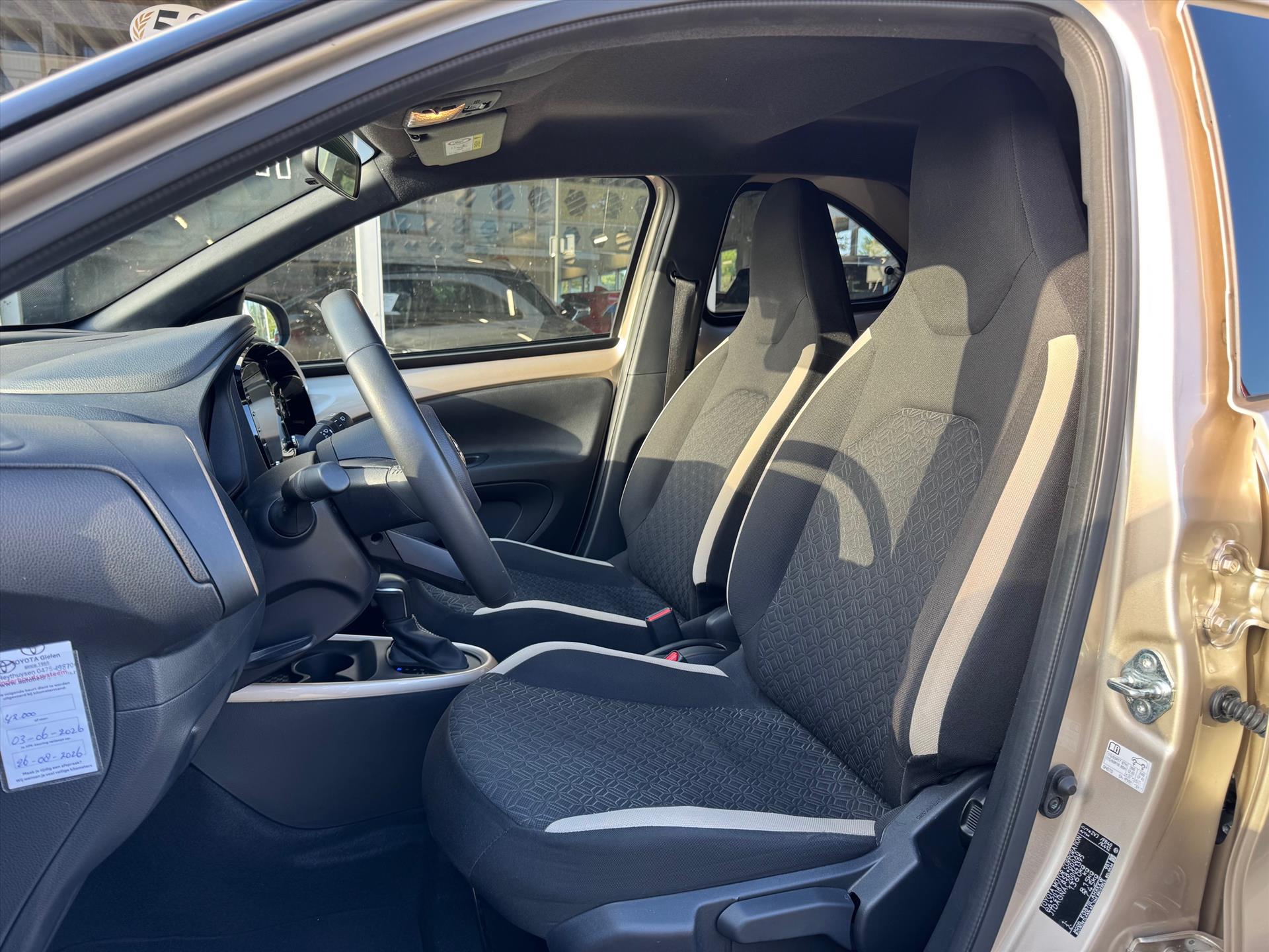 Toyota Aygo X 1.0 VVT-i Automaat Pulse Bi-Tone | Trekhaak, Lichtmetalen velgen, Privacy glass, Parkeercamera, Apple CarPlay/Android auto 47562884-16.jpg | Autobedrijf Gielen