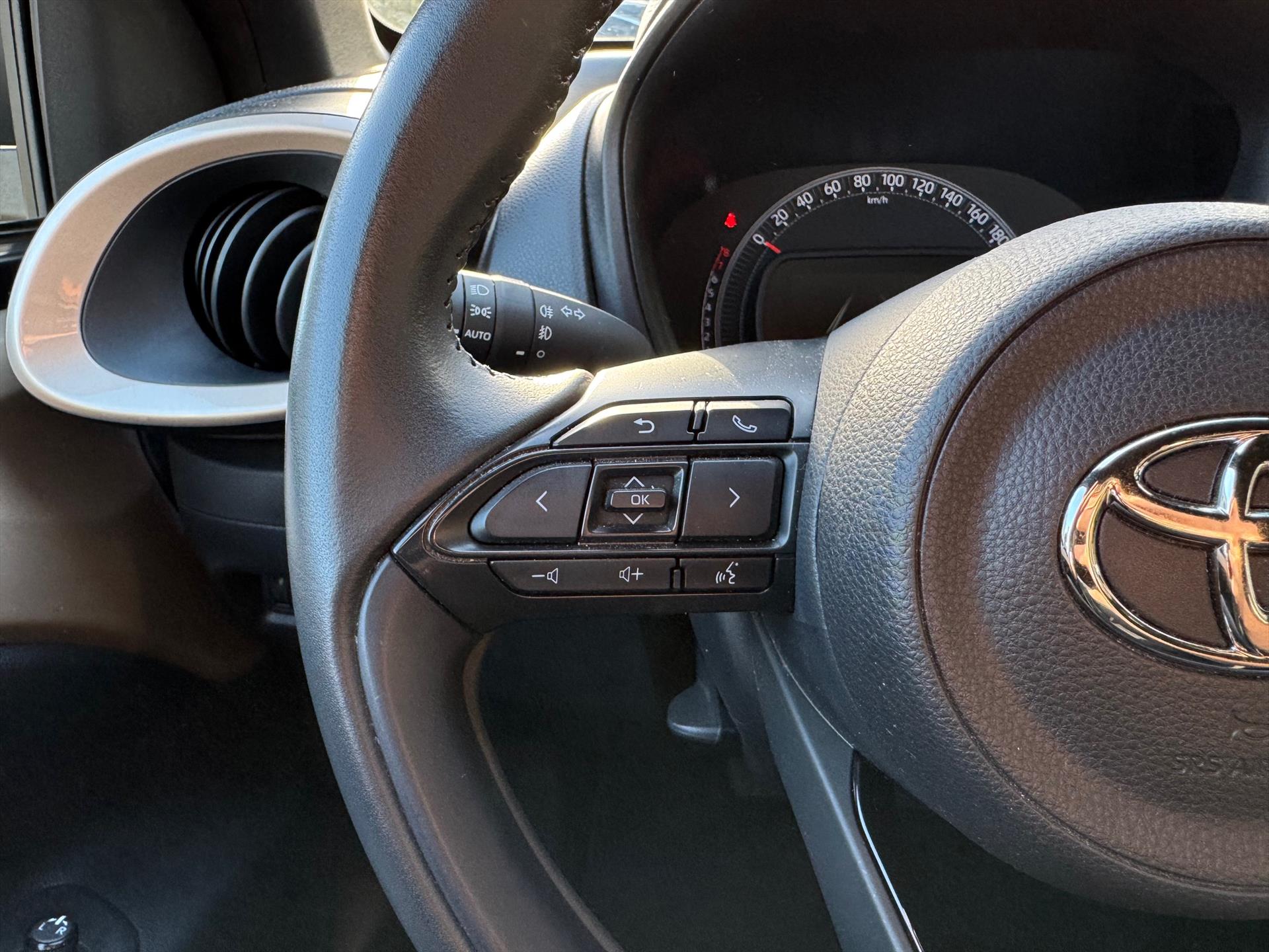 Toyota Aygo X 1.0 VVT-i Automaat Pulse Bi-Tone | Trekhaak, Lichtmetalen velgen, Privacy glass, Parkeercamera, Apple CarPlay/Android auto 47562884-19.jpg | Autobedrijf Gielen