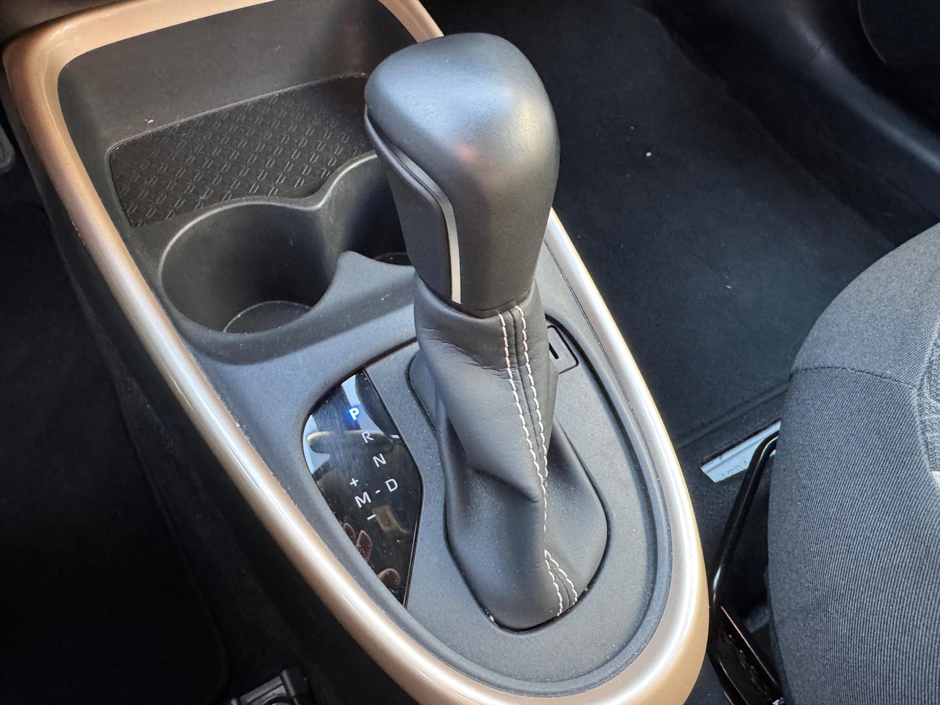 Toyota Aygo X 1.0 VVT-i Automaat Pulse Bi-Tone | Trekhaak, Lichtmetalen velgen, Privacy glass, Parkeercamera, Apple CarPlay/Android auto 47562884-28.jpg | Autobedrijf Gielen