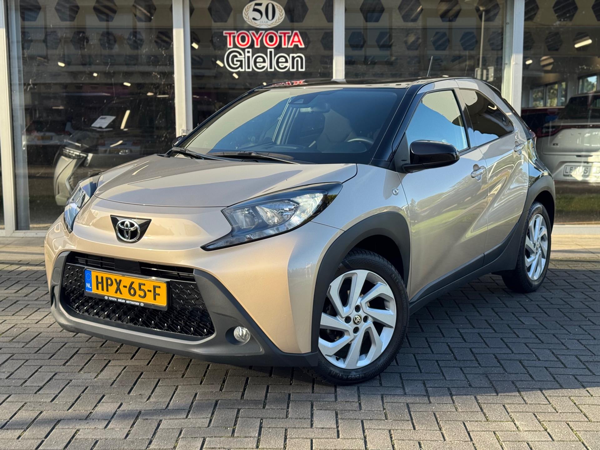 Toyota Aygo X 1.0 VVT-i Automaat Pulse Bi-Tone | Trekhaak, Lichtmetalen velgen, Privacy glass, Parkeercamera, Apple CarPlay/Android auto 47562884-32.jpg | Autobedrijf Gielen
