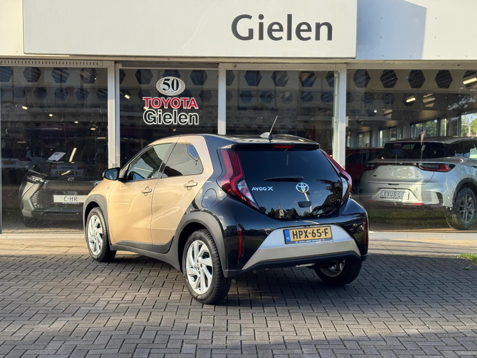 Toyota Aygo X 1.0 VVT-i Automaat Pulse Bi-Tone | Trekhaak, Lichtmetalen velgen, Privacy glass, Parkeercamera, Apple CarPlay/Android auto 47562884-33.jpg | Autobedrijf Gielen