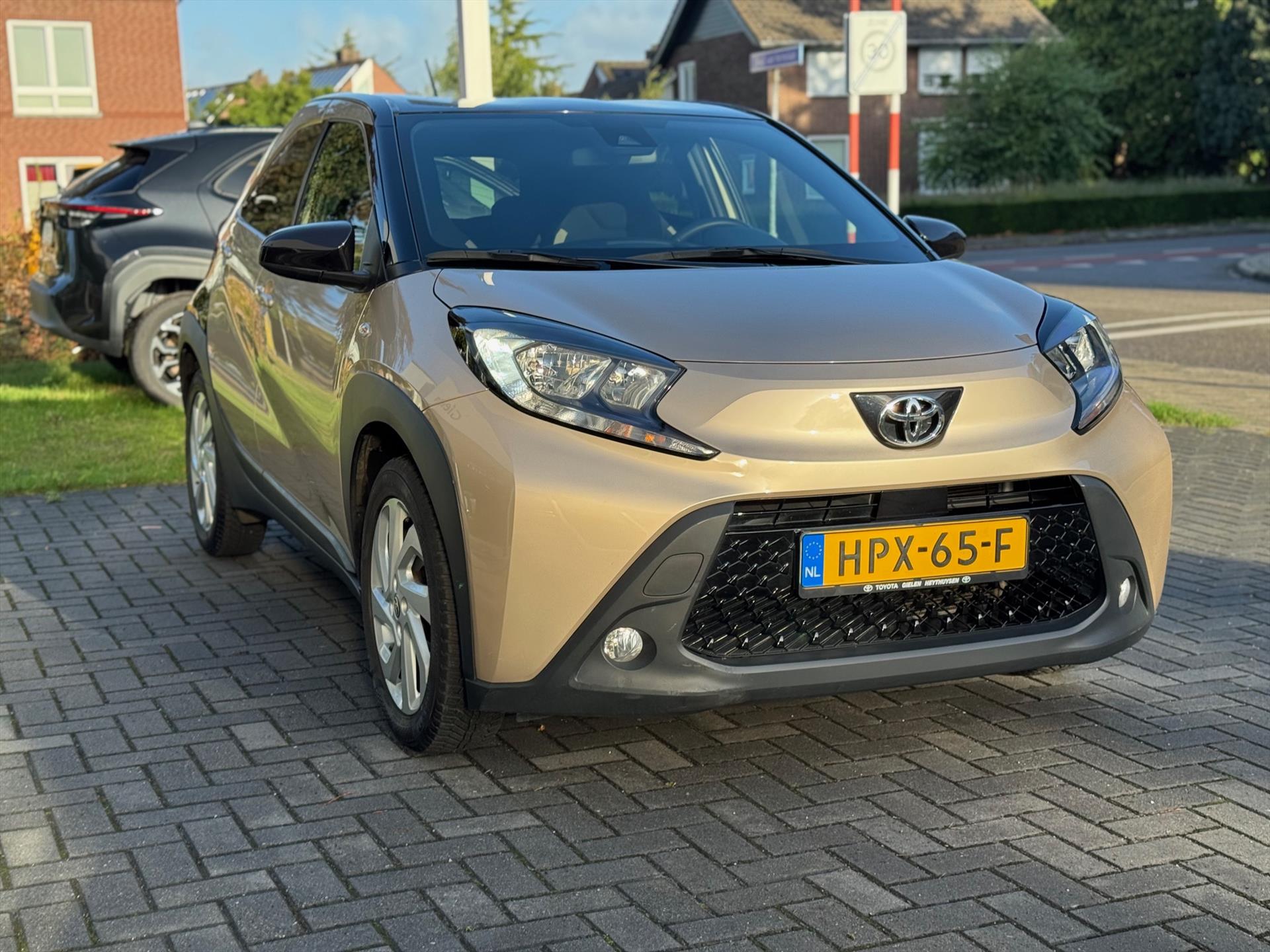 Toyota Aygo X 1.0 VVT-i Automaat Pulse Bi-Tone | Trekhaak, Lichtmetalen velgen, Privacy glass, Parkeercamera, Apple CarPlay/Android auto 47562884-6.jpg | Autobedrijf Gielen