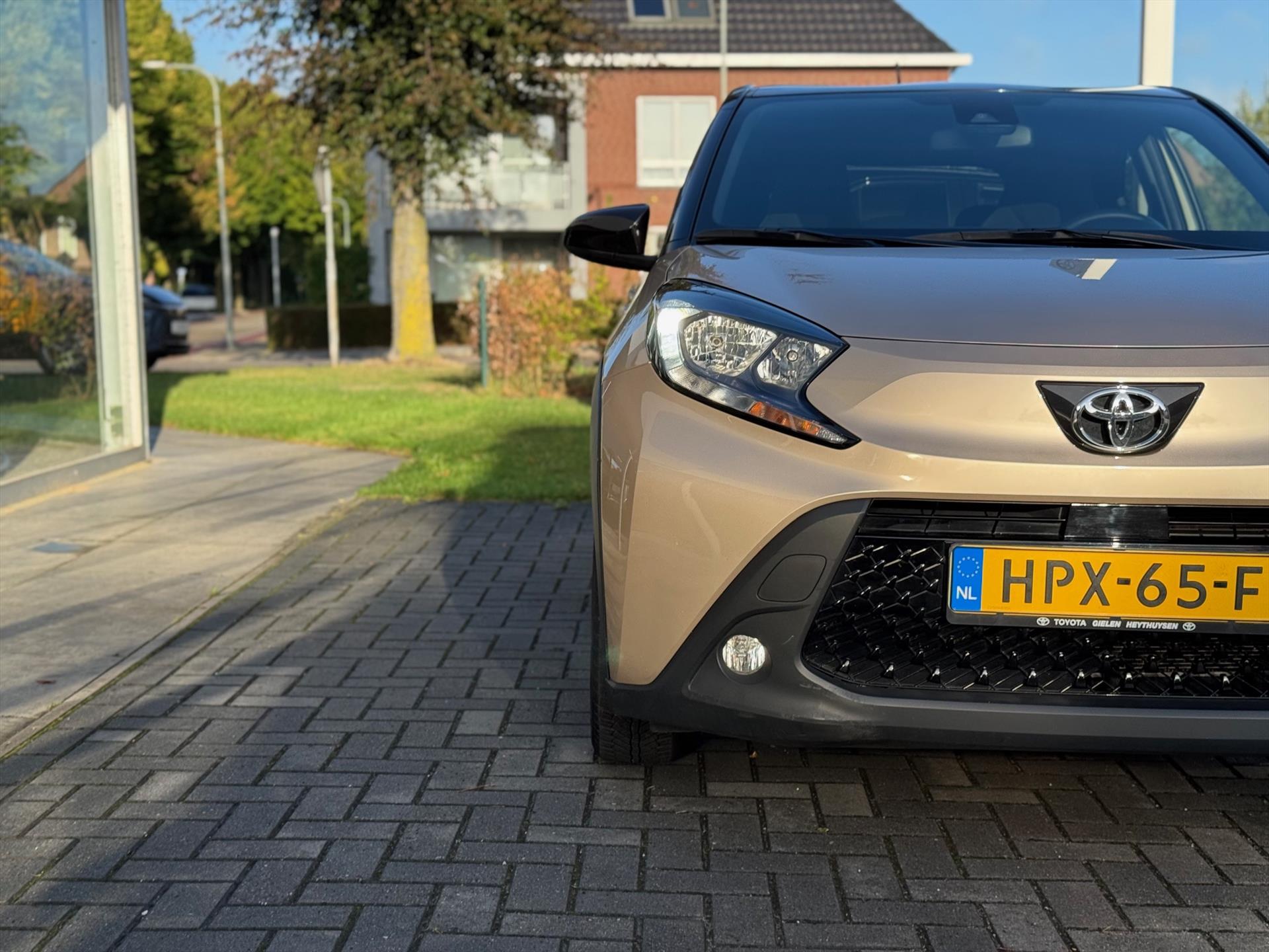 Toyota Aygo X 1.0 VVT-i Automaat Pulse Bi-Tone | Trekhaak, Lichtmetalen velgen, Privacy glass, Parkeercamera, Apple CarPlay/Android auto 47562884-7.jpg | Autobedrijf Gielen