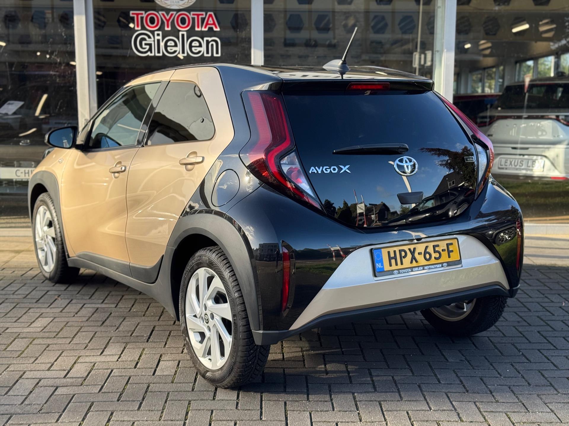 Toyota Aygo X 1.0 VVT-i Automaat Pulse Bi-Tone | Trekhaak, Lichtmetalen velgen, Privacy glass, Parkeercamera, Apple CarPlay/Android auto 47562884-8.jpg | Autobedrijf Gielen