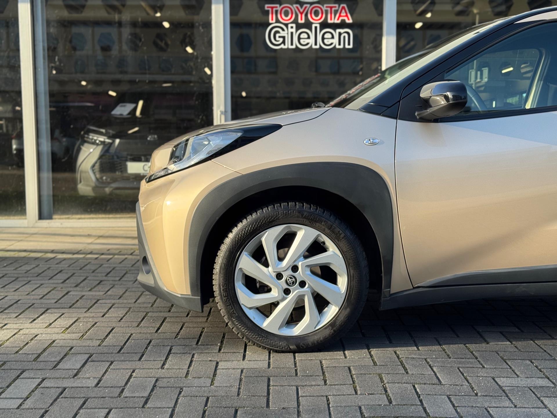 Toyota Aygo X 1.0 VVT-i Automaat Pulse Bi-Tone | Trekhaak, Lichtmetalen velgen, Privacy glass, Parkeercamera, Apple CarPlay/Android auto 47562884-9.jpg | Autobedrijf Gielen