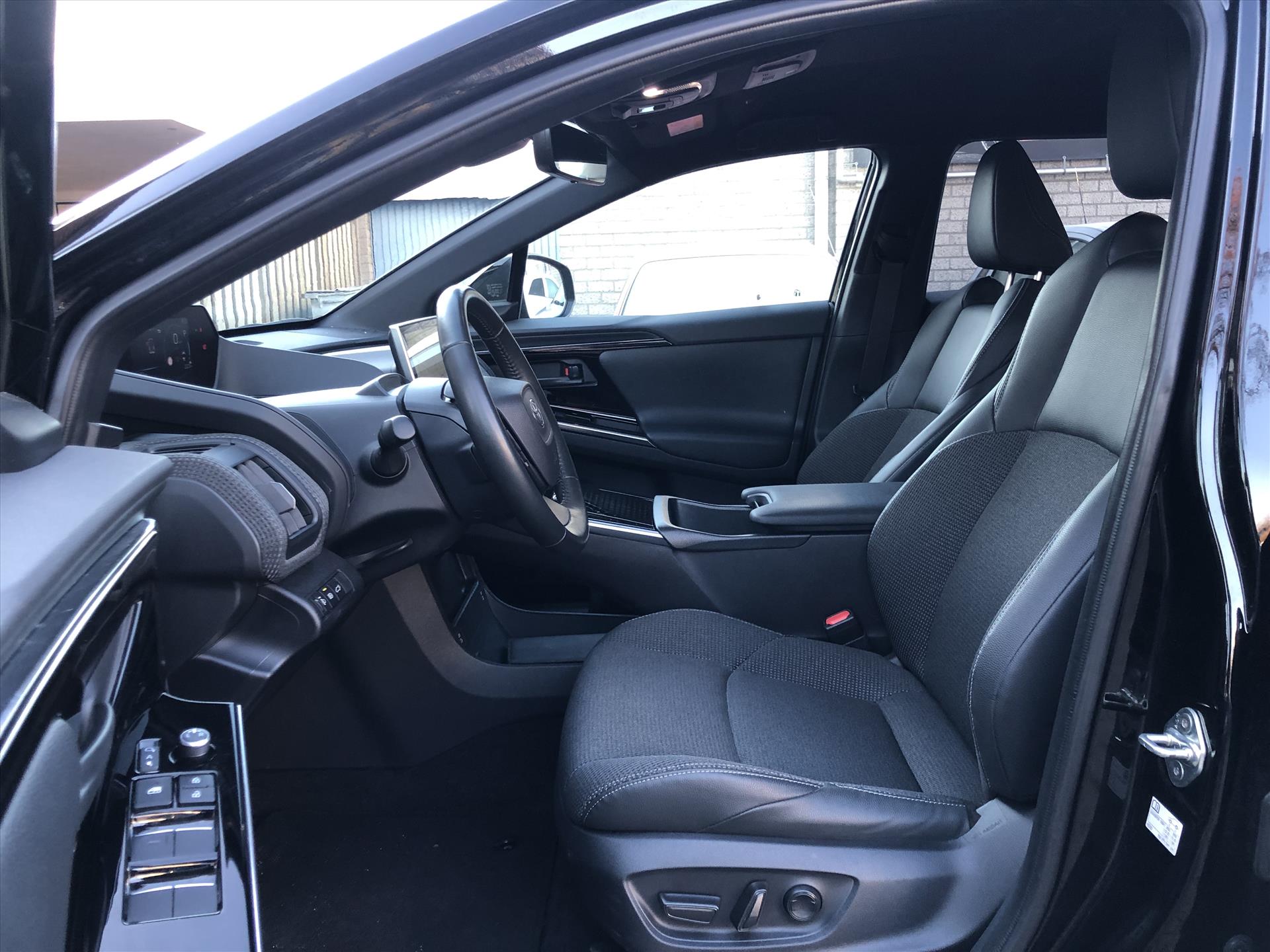 Toyota Bz4x 71,4 kWh 204pk Dynamic | Groot scherm, 360 Camera, Parkeersensoren, Elektrische achterklep, LED, Stoel + Stuurverwarming 47567636-15.jpg | Autobedrijf Gielen