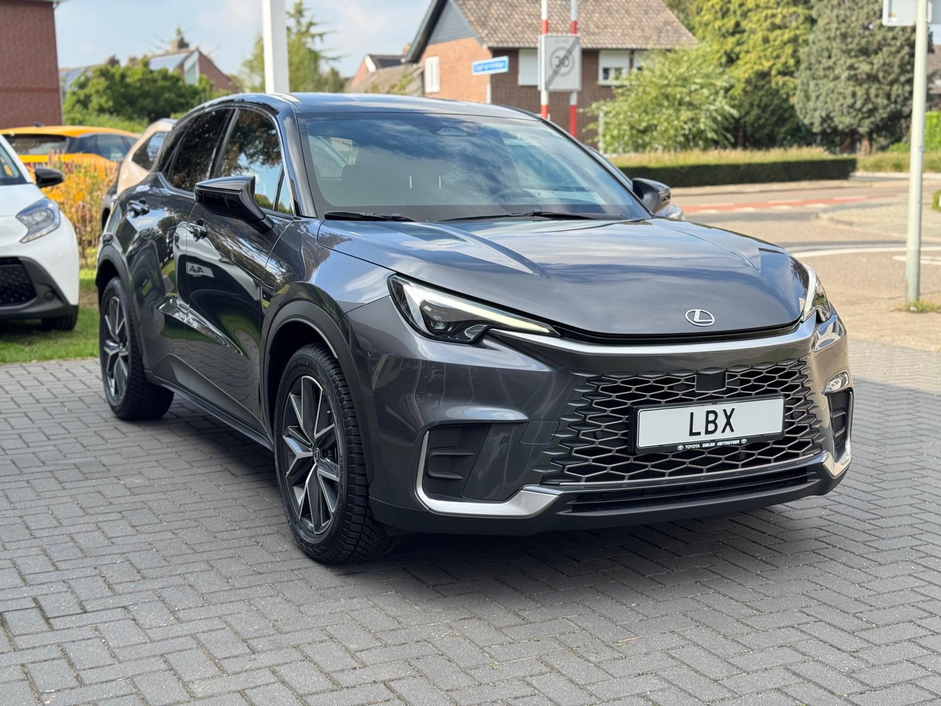 Lexus LBX 1.5 Hybrid Emotion Tech Pack | Leer, Elektrische achterklep, Keyless, Stoel + Stuurverwarming, 18 inch, Privacy glass 47568169-4.jpg | Autobedrijf Gielen