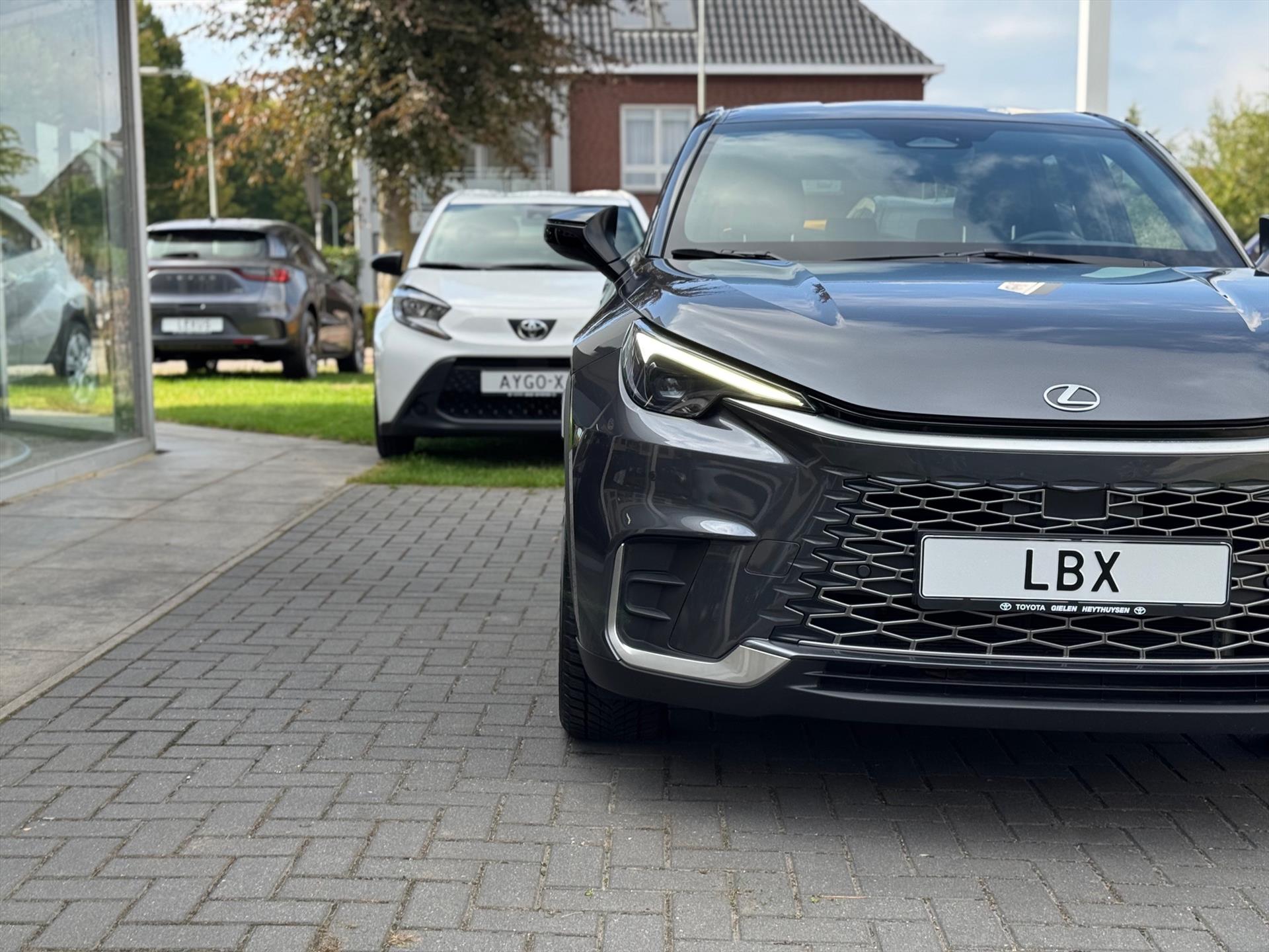 Lexus LBX 1.5 Hybrid Emotion Tech Pack | Leer, Elektrische achterklep, Keyless, Stoel + Stuurverwarming, 18 inch, Privacy glass 47568169-6.jpg | Autobedrijf Gielen