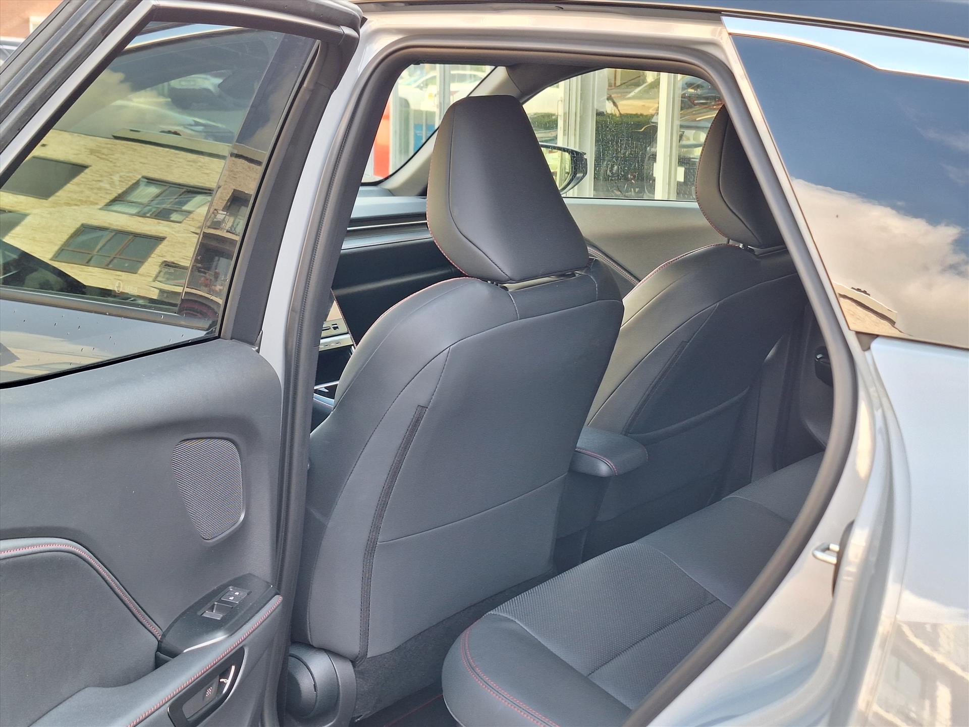 Lexus LBX 1.5 Hybrid Emotion Tech Pack | Leer, Elektrische achterklep, Keyless, Stoel + Stuurverwarming, 18 inch, Privacy glass 47576006-4.jpg | Autobedrijf Gielen