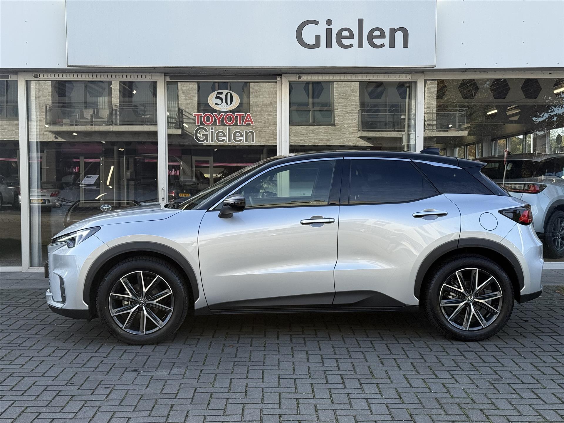 Lexus LBX 1.5 Hybrid Emotion Tech Pack | Leer, Elektrische achterklep, Keyless, Stoel + Stuurverwarming, 18 inch, Privacy glass 47576006-4.jpg | Autobedrijf Gielen