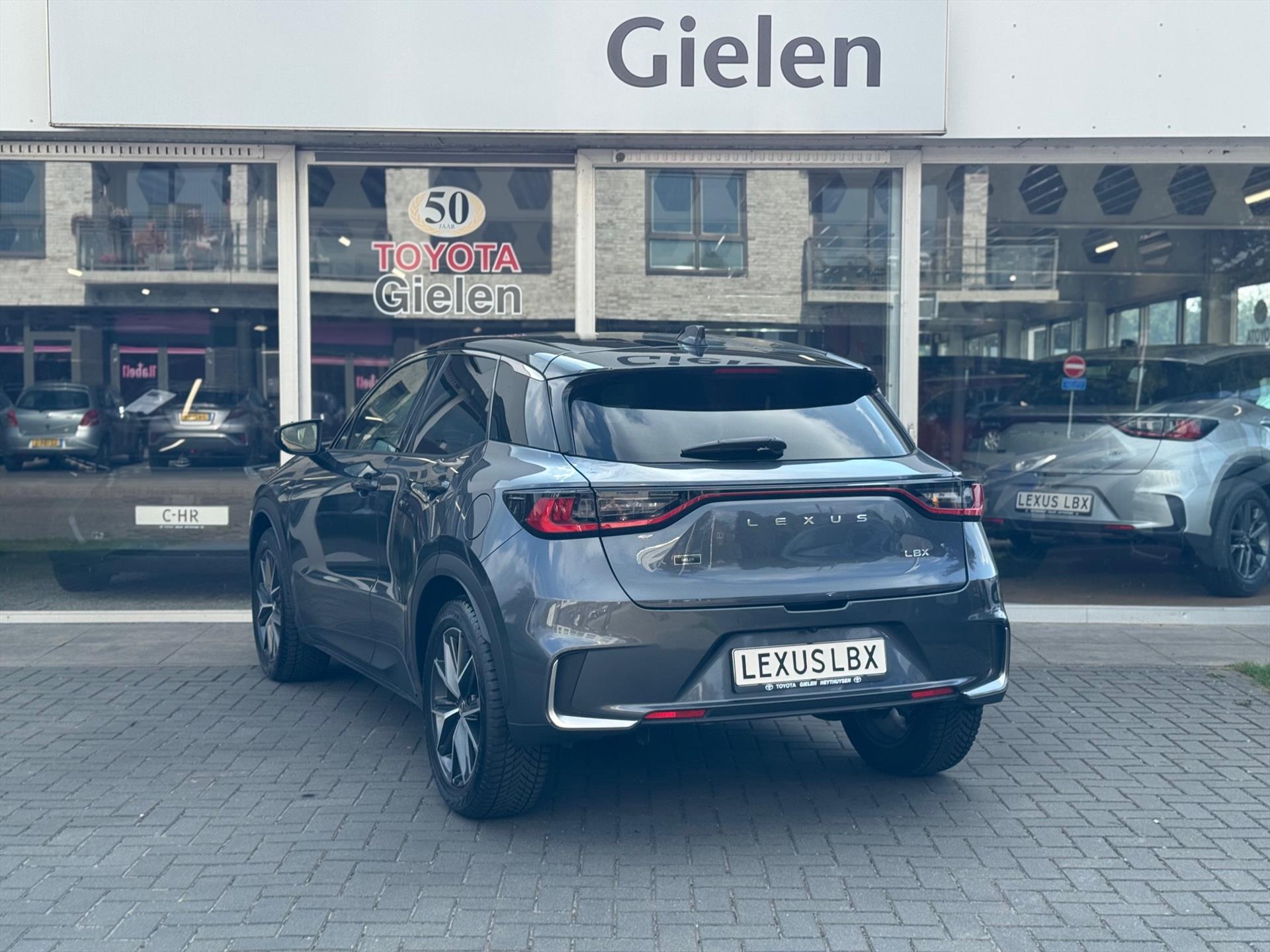 Lexus LBX 1.5 Hybrid Emotion Tech Pack | Leer, Elektrische achterklep, Keyless, Stoel + Stuurverwarming, 18 inch, Privacy glass 47576008-32.jpg | Autobedrijf Gielen