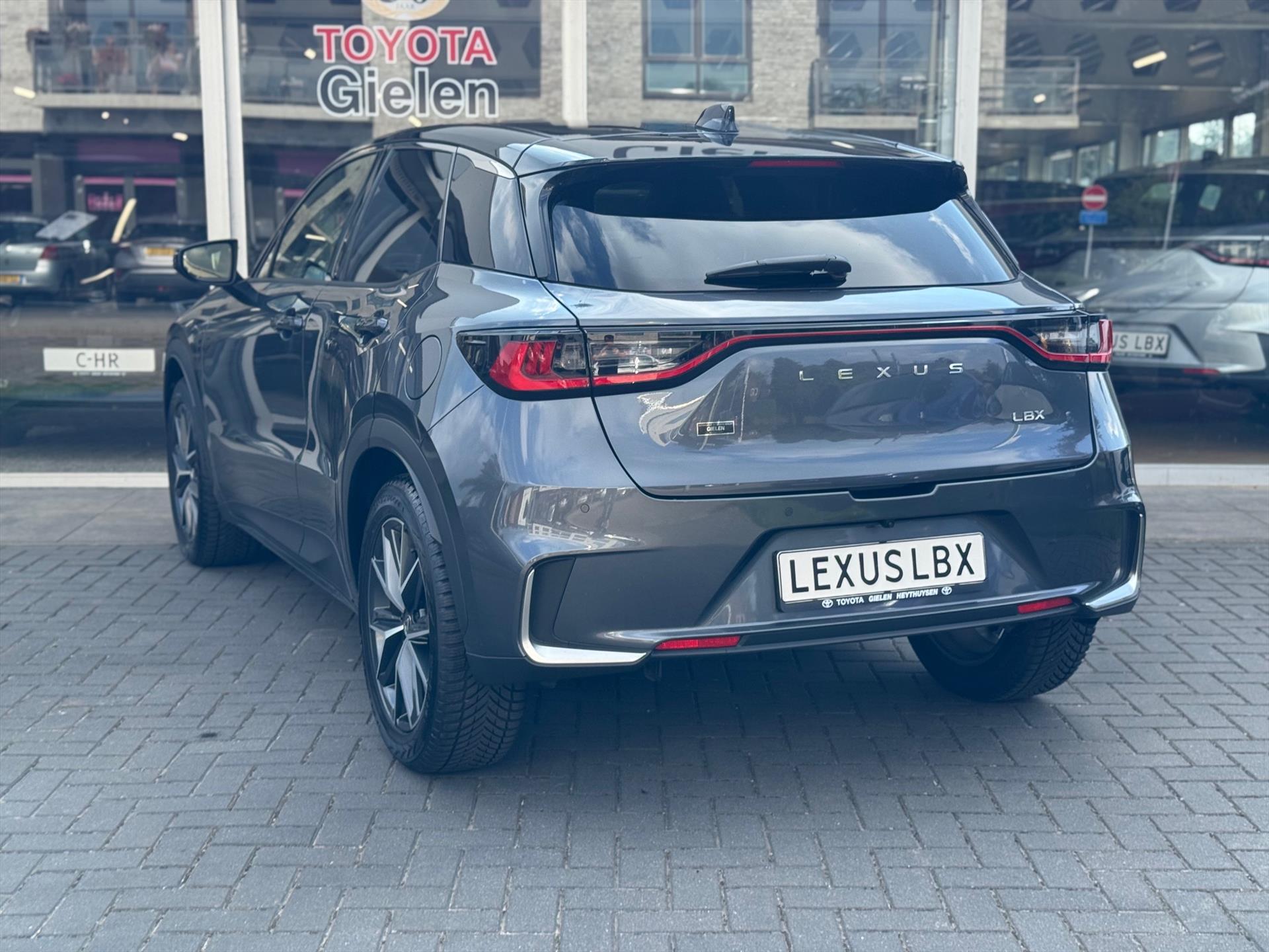 Lexus LBX 1.5 Hybrid Emotion Tech Pack | Leer, Elektrische achterklep, Keyless, Stoel + Stuurverwarming, 18 inch, Privacy glass 47576008-7.jpg | Autobedrijf Gielen