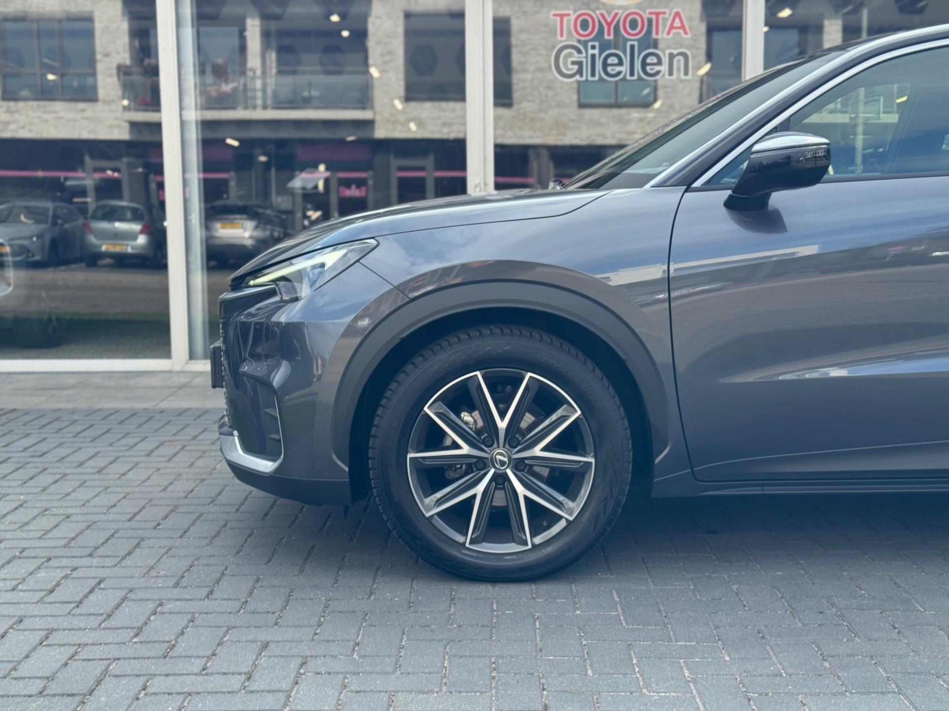 Lexus LBX 1.5 Hybrid Emotion Tech Pack | Leer, Elektrische achterklep, Keyless, Stoel + Stuurverwarming, 18 inch, Privacy glass 47576008-8.jpg | Autobedrijf Gielen