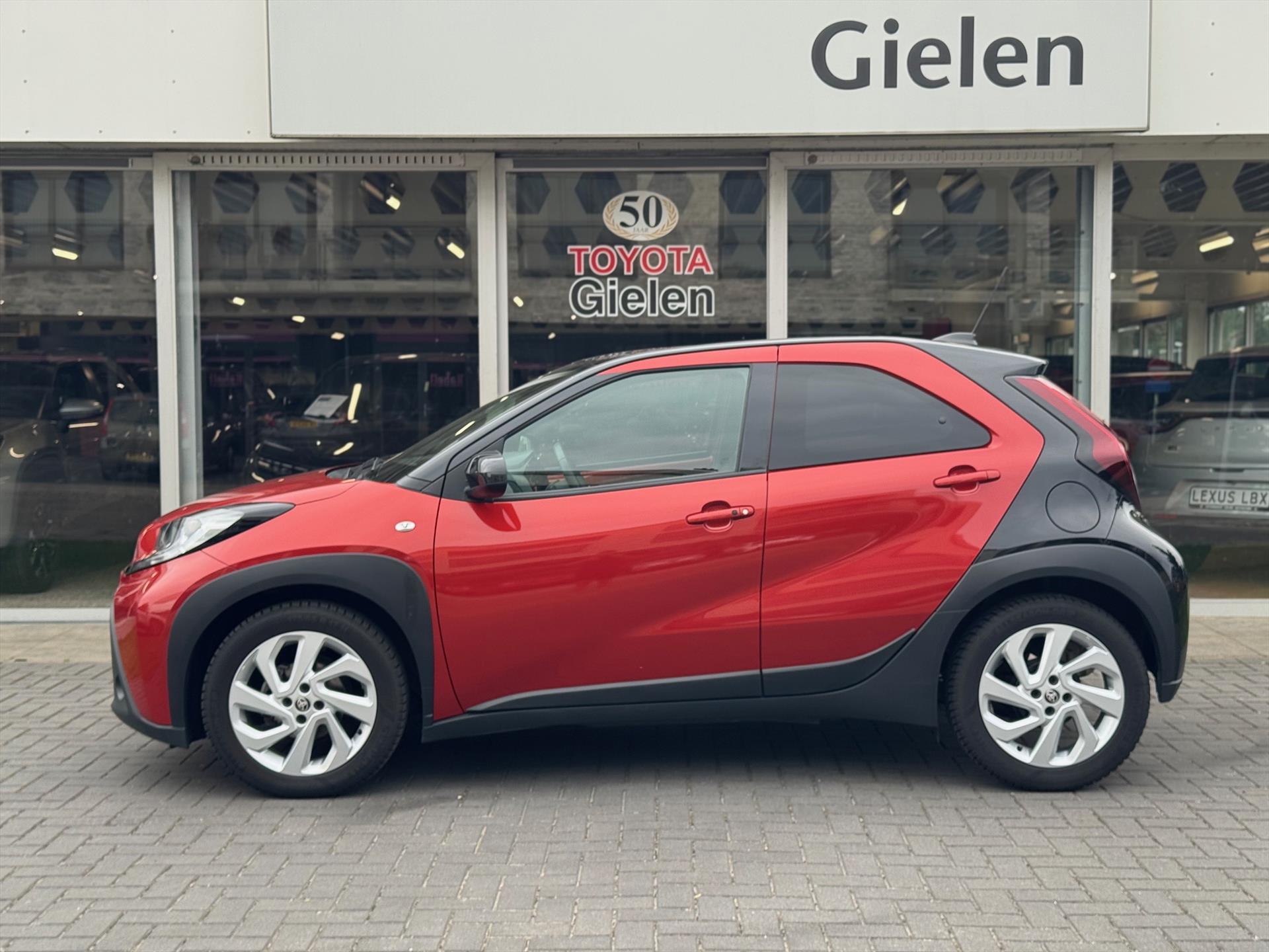 Toyota Aygo X 1.0 VVT-i Pulse Plus Bi-Tone | Keyless, Stoelverwarming, Apple CarPlay/Android Auto, Privacy glass 47661226-2.jpg | Autobedrijf Gielen