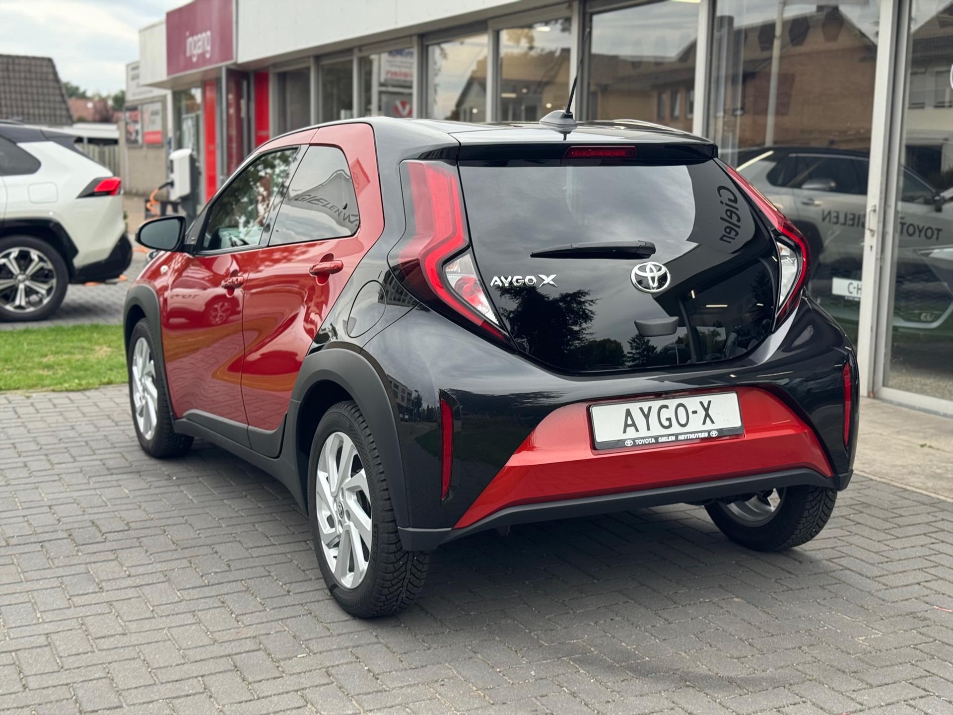 Toyota Aygo X 1.0 VVT-i Pulse Plus Bi-Tone | Keyless, Stoelverwarming, Apple CarPlay/Android Auto, Privacy glass 47661226-3.jpg | Autobedrijf Gielen