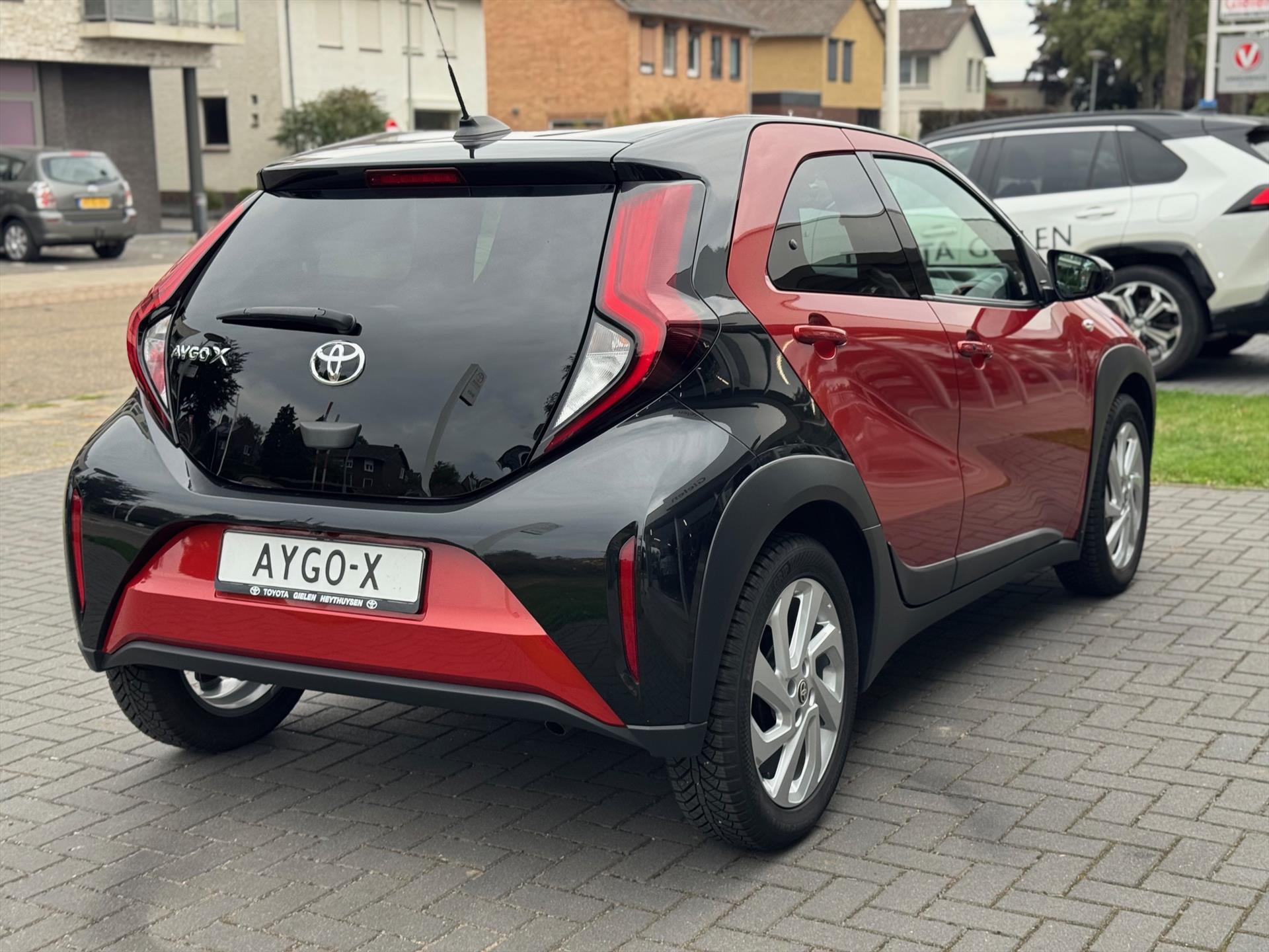 Toyota Aygo X 1.0 VVT-i Pulse Plus Bi-Tone | Keyless, Stoelverwarming, Apple CarPlay/Android Auto, Privacy glass 47661226-4.jpg | Autobedrijf Gielen