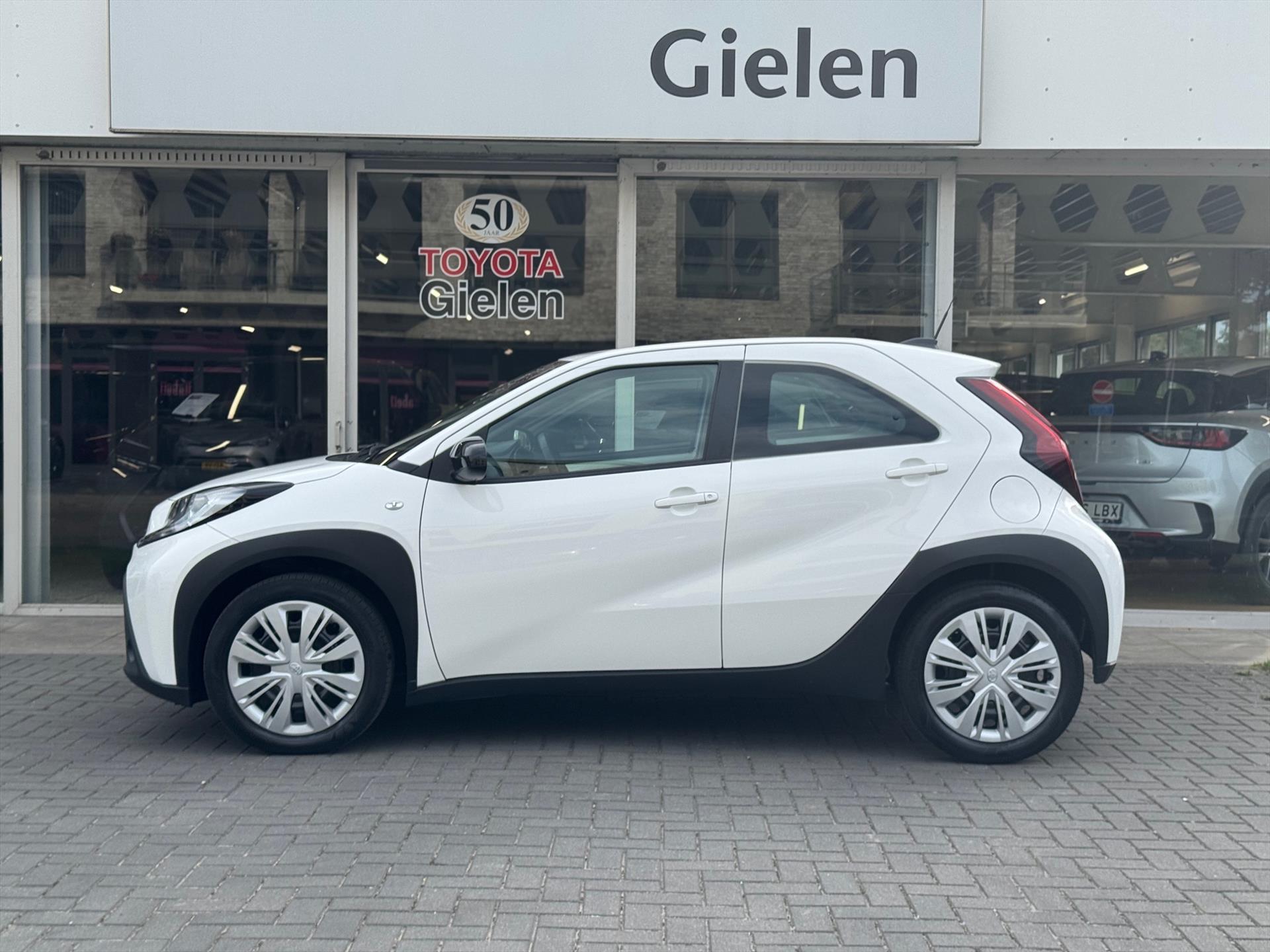 Toyota Aygo X 1.0 VVT-i Play | Automaat, Apple carplay/Android auto, Adaptieve cruise control 47681868-2.jpg | Autobedrijf Gielen