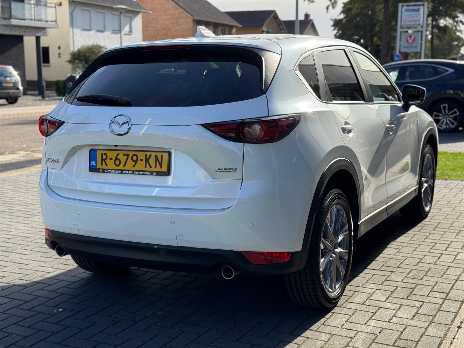 Mazda CX-5 2.5 SKYACTIV-G 194pk Luxury | Trekhaak, Dodehoekherkenning, 19 inch, Stoelverwarming, Apple CarPlay/Android Auto, 2.000KG Trekge 47708712-3.jpg | Autobedrijf Gielen