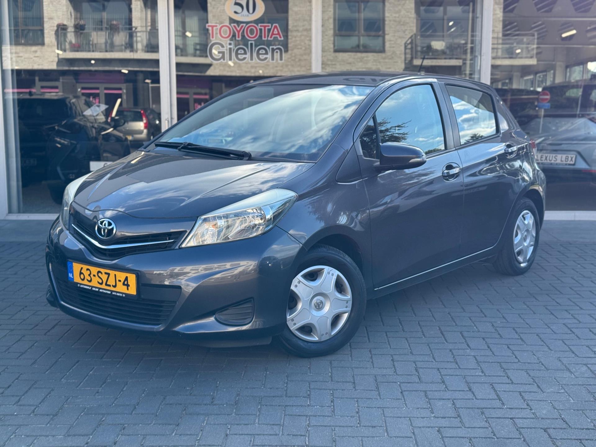 Toyota Yaris 1.0 VVT-i 5D Aspiration | Nieuw geleverd & onderhouden, Parkeercamera, Airconditioning, Centrale deurvergrendeling, Bluetooth 47782370-1.jpg | Autobedrijf Gielen