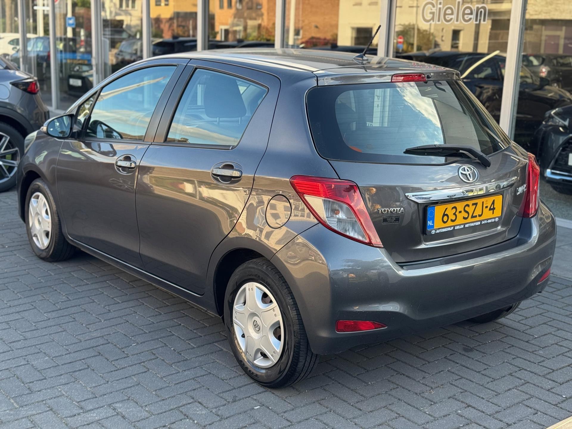 Toyota Yaris 1.0 VVT-i 5D Aspiration | Nieuw geleverd & onderhouden, Parkeercamera, Airconditioning, Centrale deurvergrendeling, Bluetooth 47782370-3.jpg | Autobedrijf Gielen