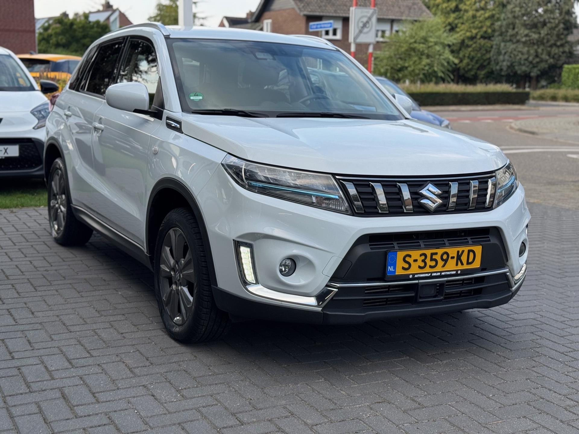 Suzuki Vitara 1.4 Boosterjet Smart Hybrid Automaat Select | Trekhaak, Apple CarPlay/Android Auto, Stoelverwarming, Adaptive cruise control, 1. 47830302-4.jpg | Autobedrijf Gielen