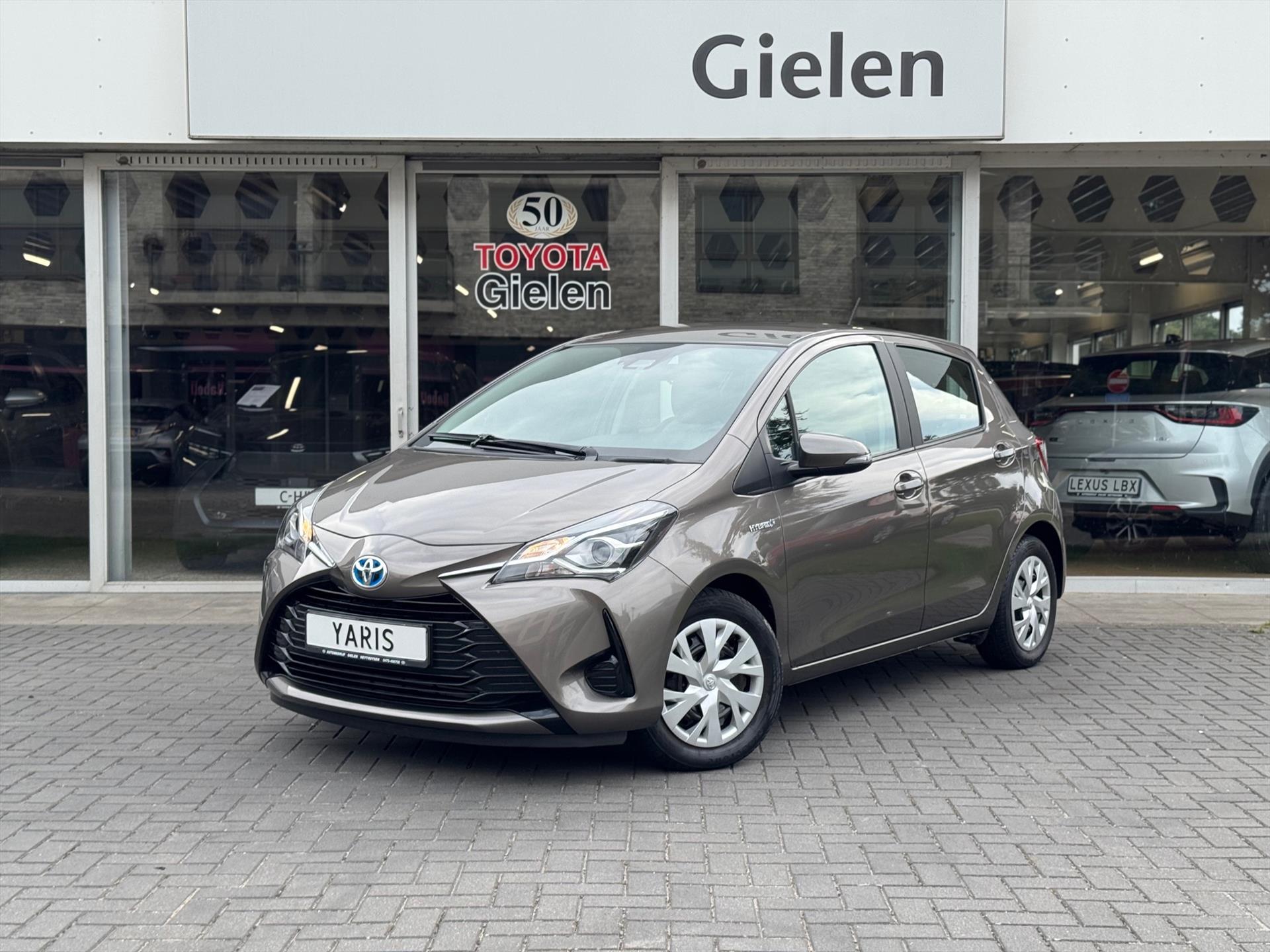 Toyota Yaris 1.5 Hybrid Active Plus | Navigatie, Startknop, Cruise control, Parkeercamera, Bluetooth, Climate control 47856756-0.jpg | Autobedrijf Gielen