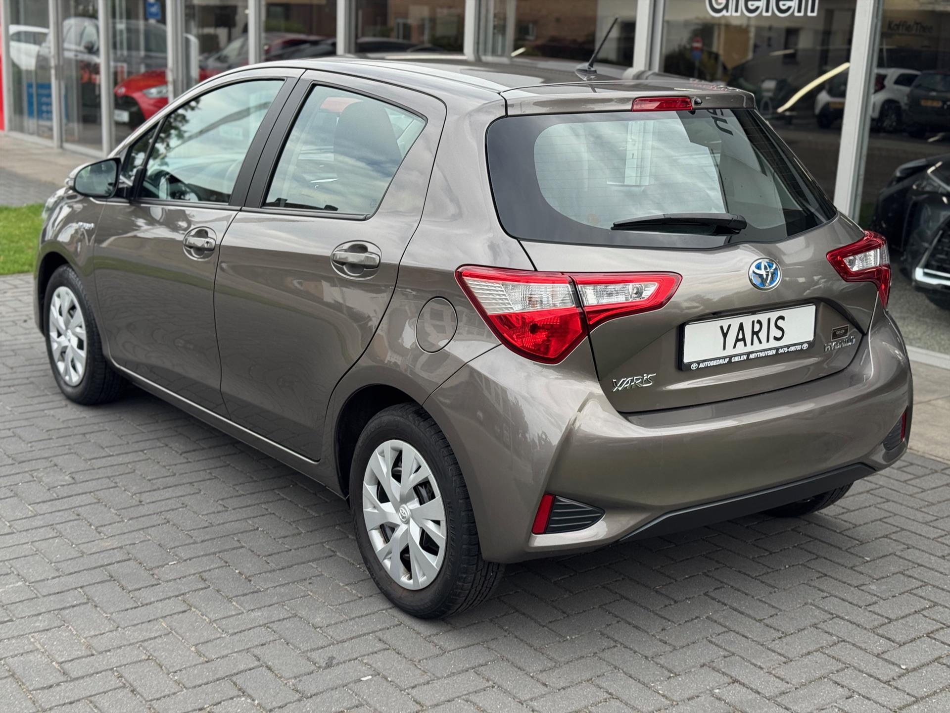 Toyota Yaris 1.5 Hybrid Active Plus | Navigatie, Startknop, Cruise control, Parkeercamera, Bluetooth, Climate control 47856756-3.jpg | Autobedrijf Gielen