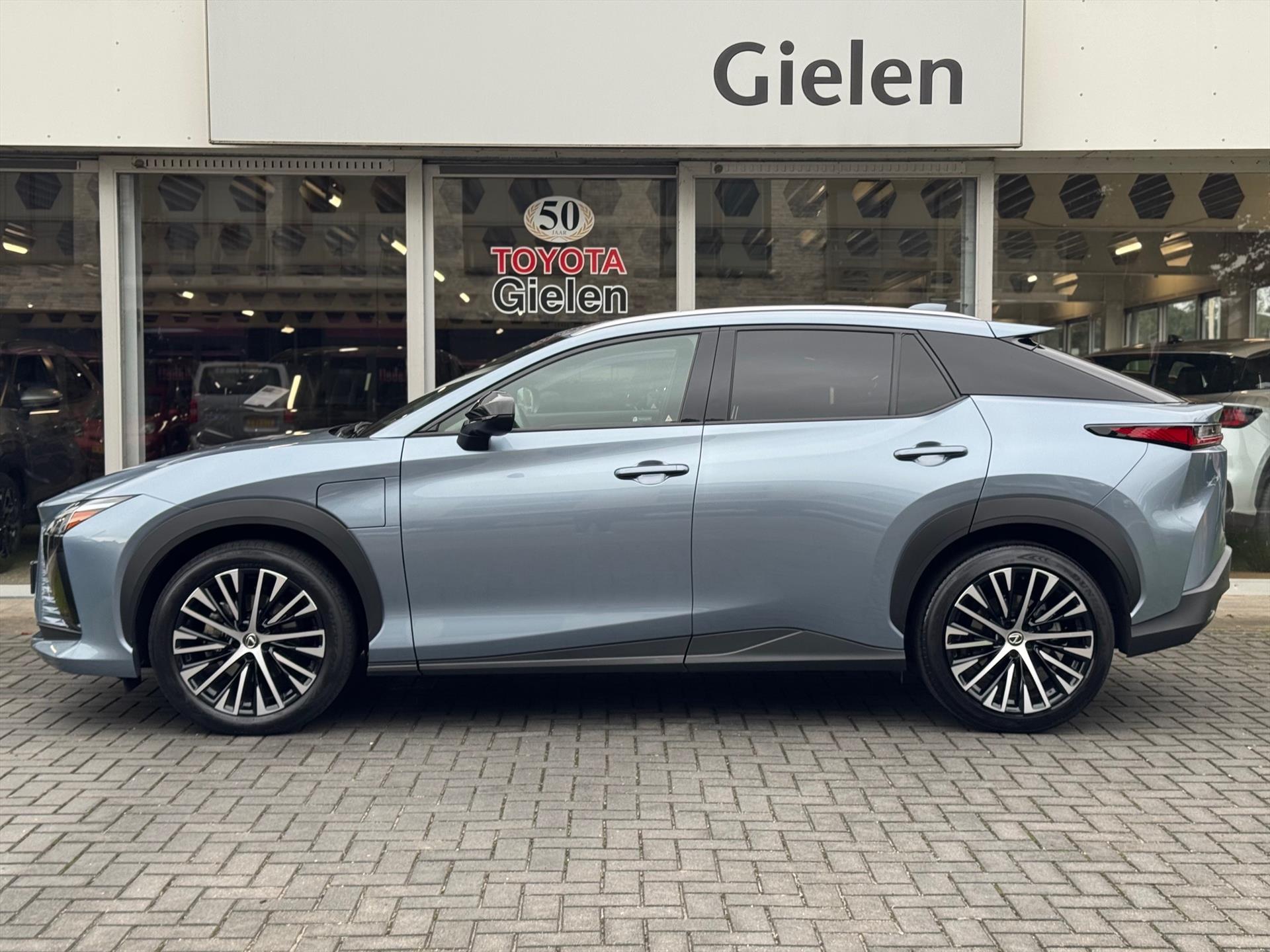 Lexus RZ 450e 313PK AWD Executive Line | Eerste eigenaar, Leer, Stoelverwarming, Dodehoekherkenning, Parkeersensoren, Groot scherm 47857692-1.jpg | Autobedrijf Gielen