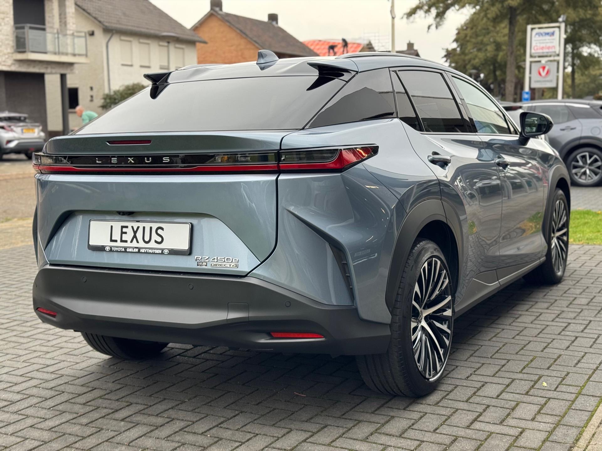Lexus RZ 450e 313PK AWD Executive Line | Eerste eigenaar, Leer, Stoelverwarming, Dodehoekherkenning, Parkeersensoren, Groot scherm 47857692-3.jpg | Autobedrijf Gielen