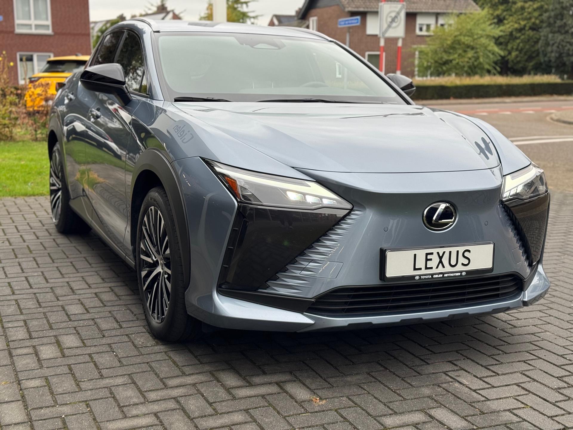 Lexus RZ 450e 313PK AWD Executive Line | Eerste eigenaar, Leer, Stoelverwarming, Dodehoekherkenning, Parkeersensoren, Groot scherm 47857692-4.jpg | Autobedrijf Gielen