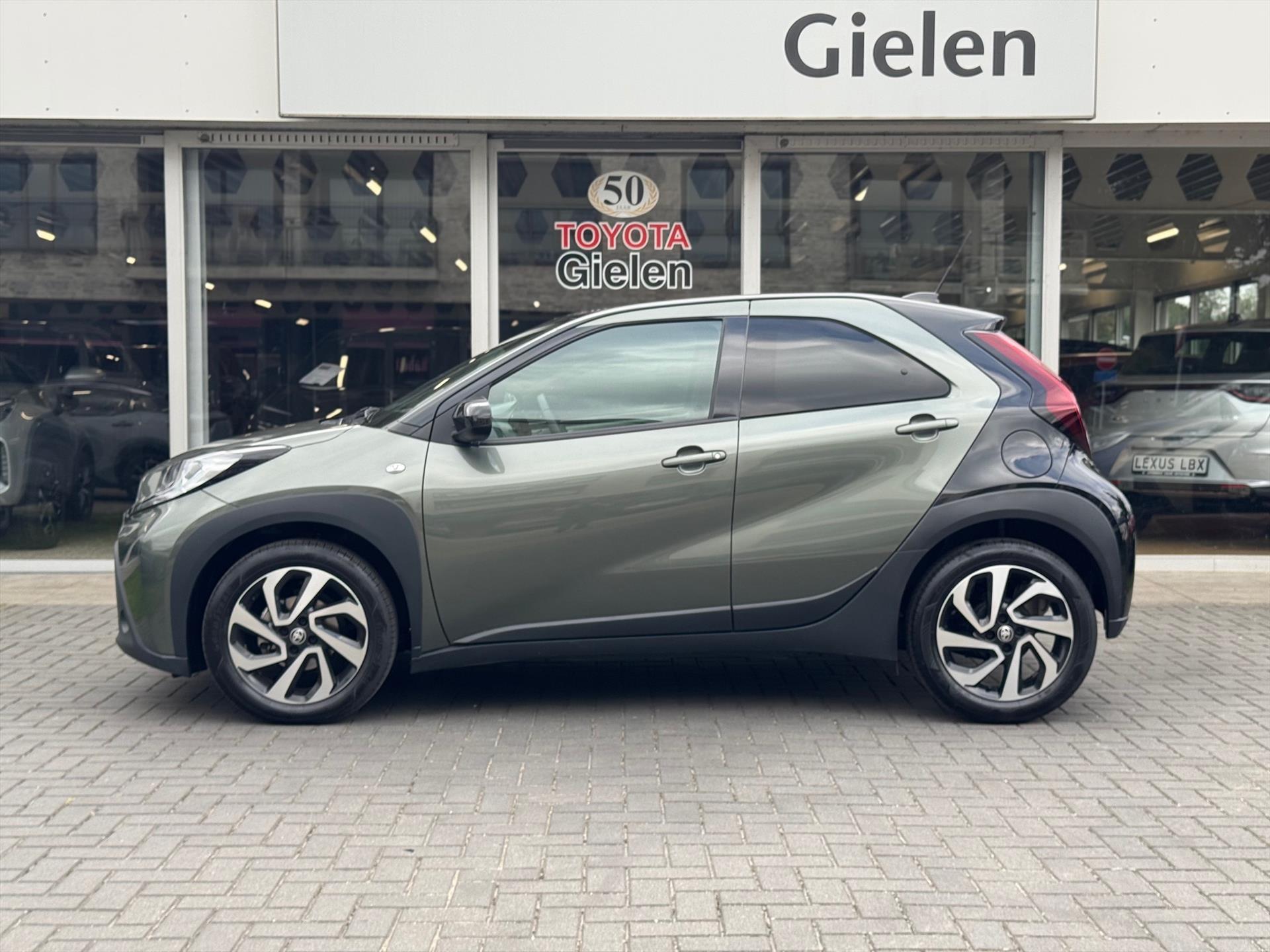 Toyota Aygo X 1.0 VVT-i Pulse Bi-Tone Automaat | 17 inch, Privacy glass, Apple CarPlay/Android Auto, Adaptive cruise control 47917067-2.jpg | Autobedrijf Gielen