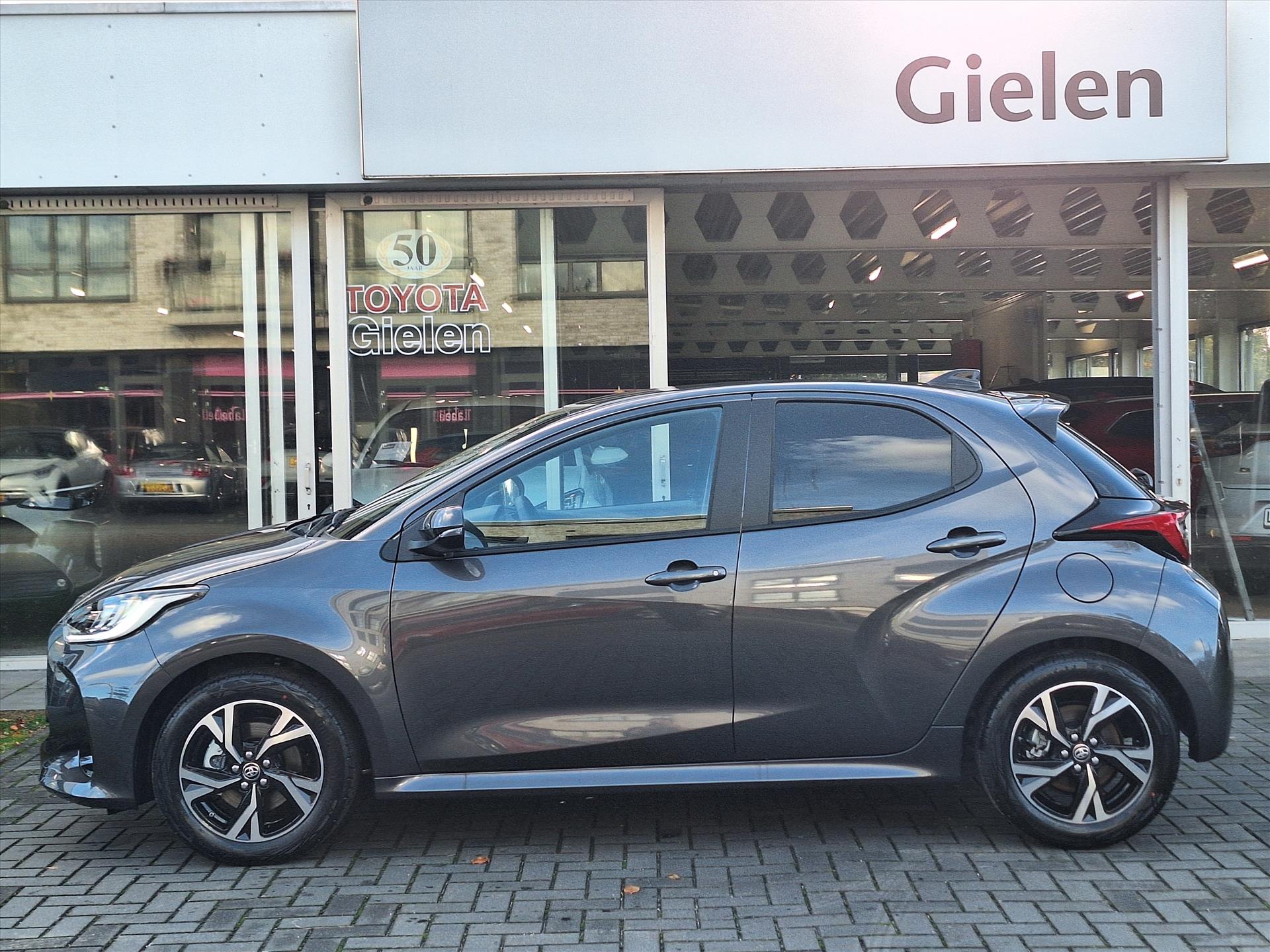 Toyota Yaris 1.5 Hybrid Dynamic Plus | Stoel + Stuurverwarming, Lichtmetalen velgen, Keyless, Licht + Regensensor, Startknop 47945712-2.jpg | Autobedrijf Gielen