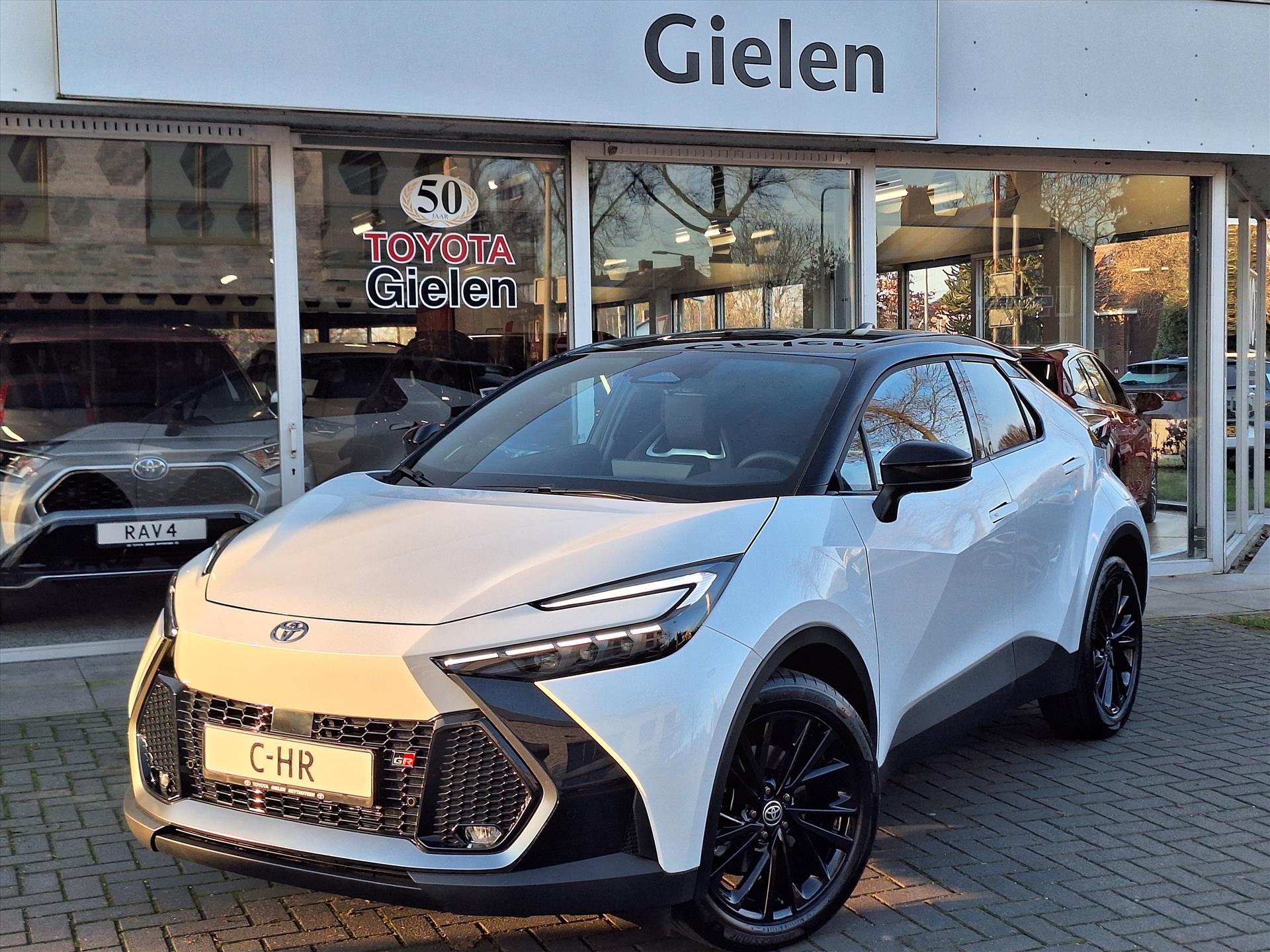 Toyota C-HR 2.0 High Power PHEV GR Sport | Elektrische achterklep, Stoel + Stuurverwarming, Half leer, Dodehoekherkenning, 19 inch, LED, Gro 48001213-2.jpg | Autobedrijf Gielen