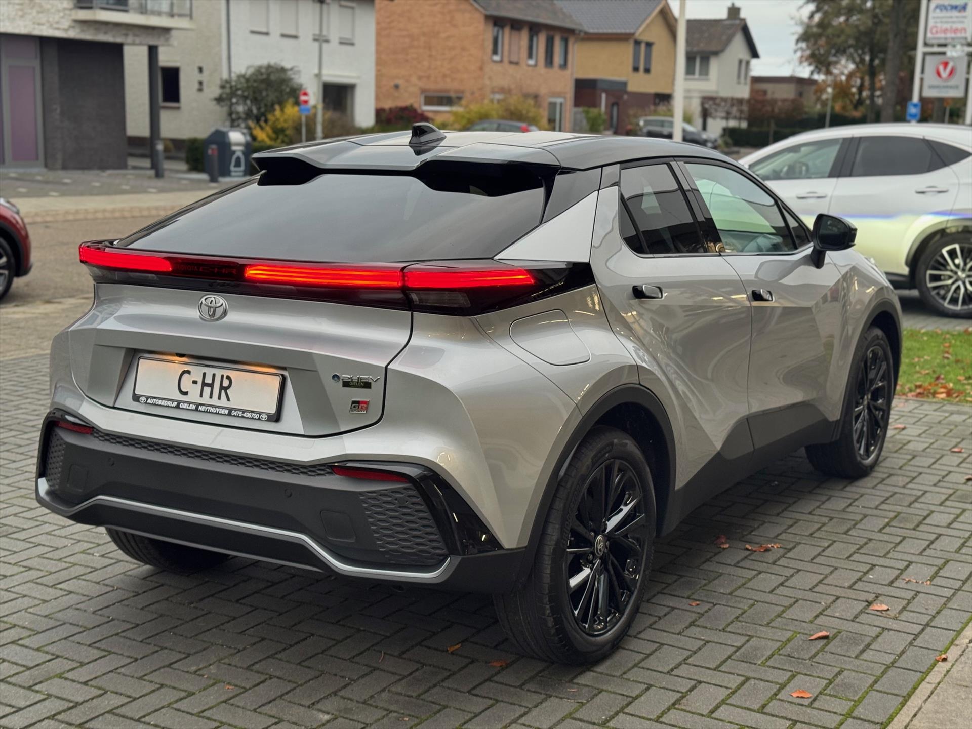 Toyota C-HR Plug-in Hybrid GR Sport | Elektrische achterklep, Stoel + Stuurverwarming, Half leer, Dodehoekherkenning, 19 inch, LED, Groot sc 48001213-4.jpg | Autobedrijf Gielen