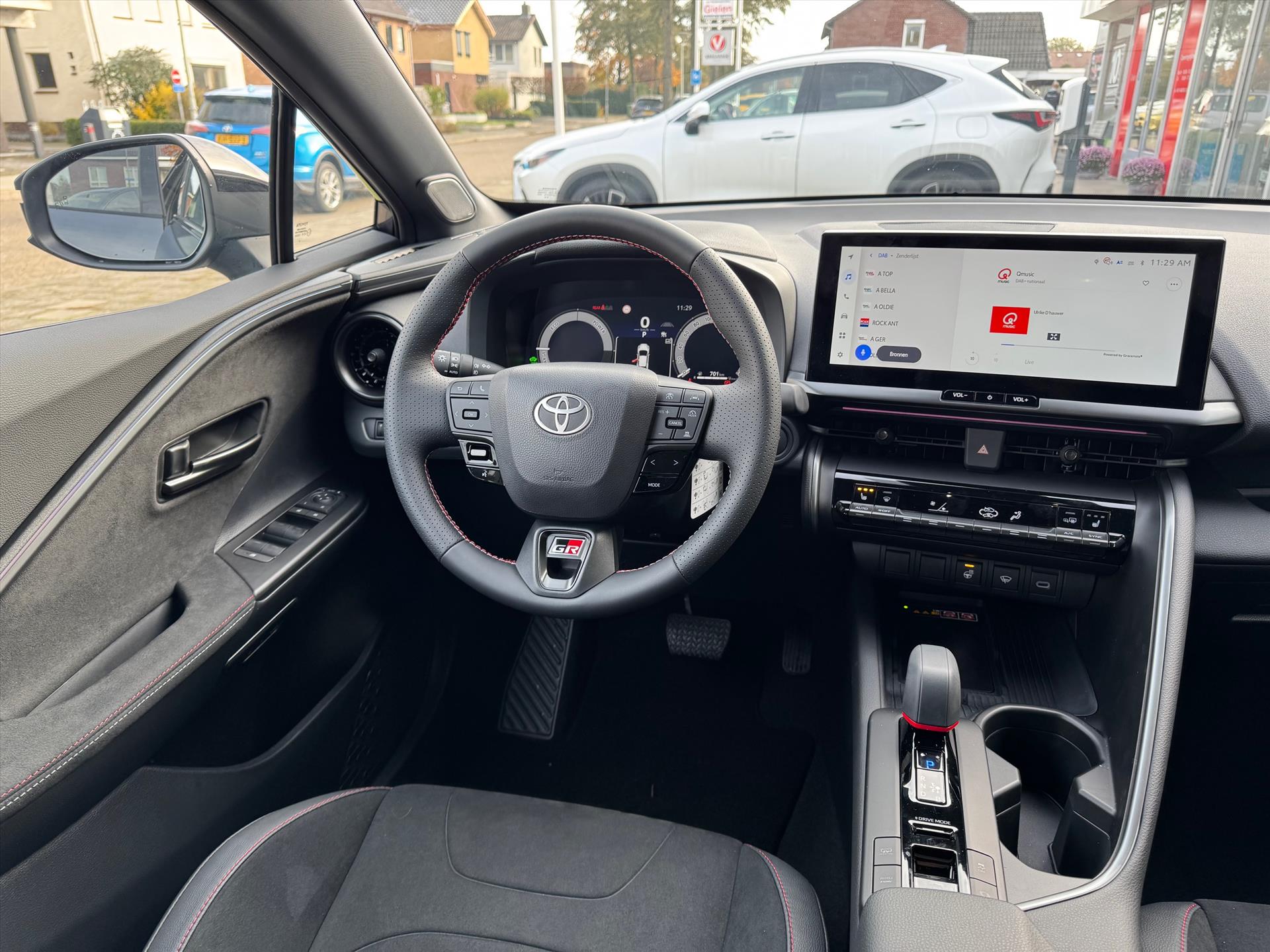 Toyota C-HR Plug-in Hybrid GR Sport | Elektrische achterklep, Stoel + Stuurverwarming, Half leer, Dodehoekherkenning, 19 inch, LED, Groot sc 48001213-4.jpg | Autobedrijf Gielen