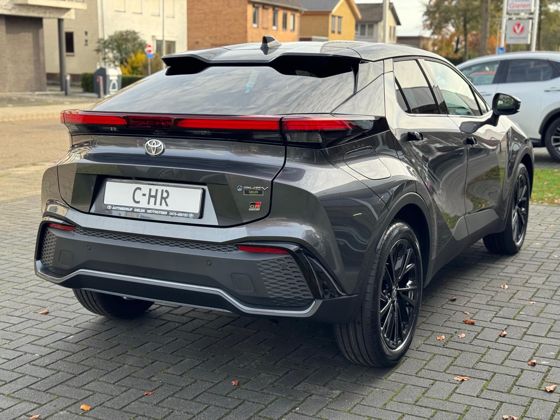 Toyota C-HR Plug-in Hybrid GR Sport | Elektrische achterklep, Stoel + Stuurverwarming, Half leer, Dodehoekherkenning, 19 inch, LED, Groot sc 48001400-4.jpg | Autobedrijf Gielen