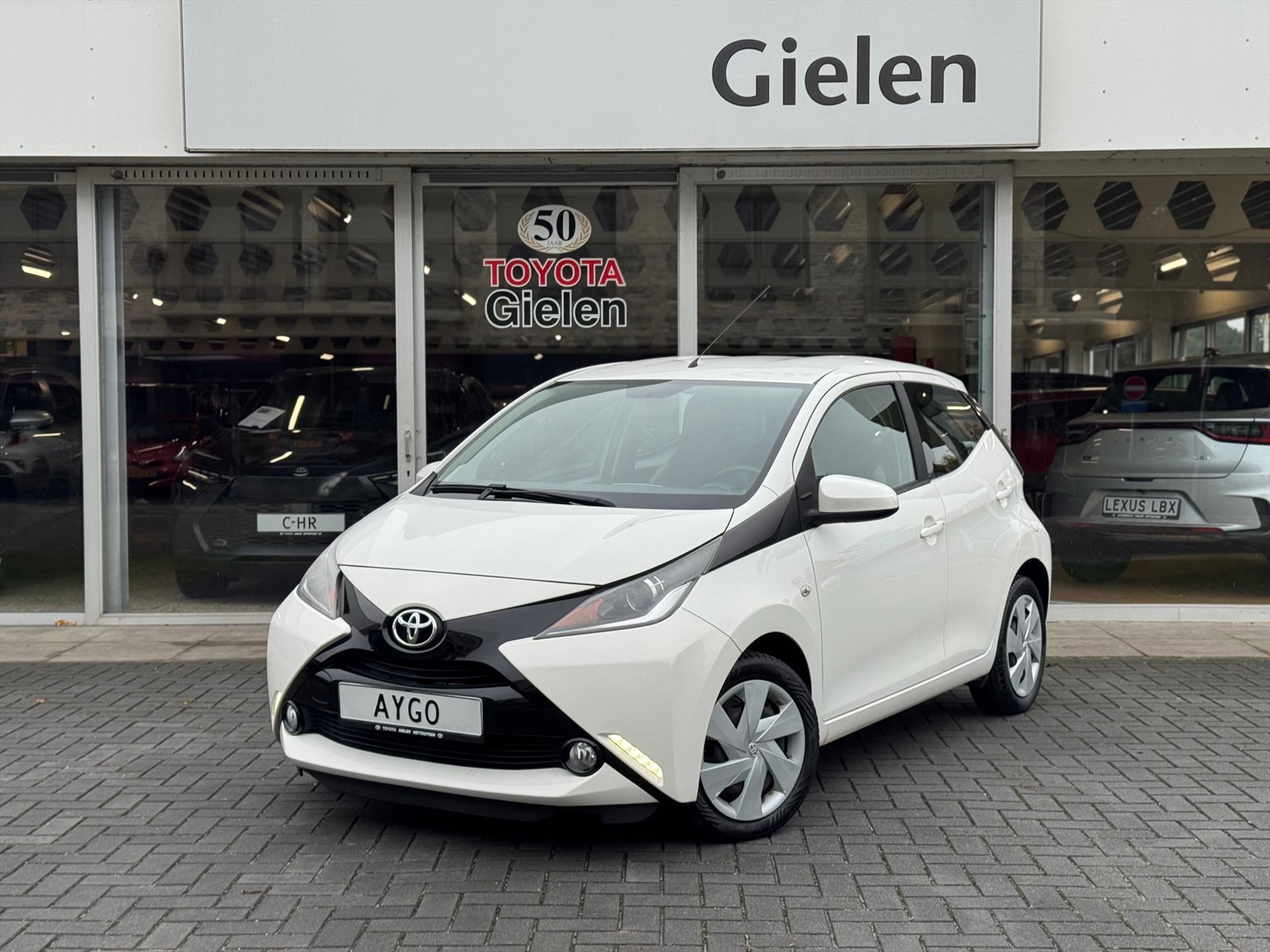 Toyota Aygo 1.0 VVT-i X-Play | Eerste eigenaar, Parkeercamera, Bluetooth, Stuurbediening, In hoogte verstelbare stoel 48047789-0.jpg | Autobedrijf Gielen