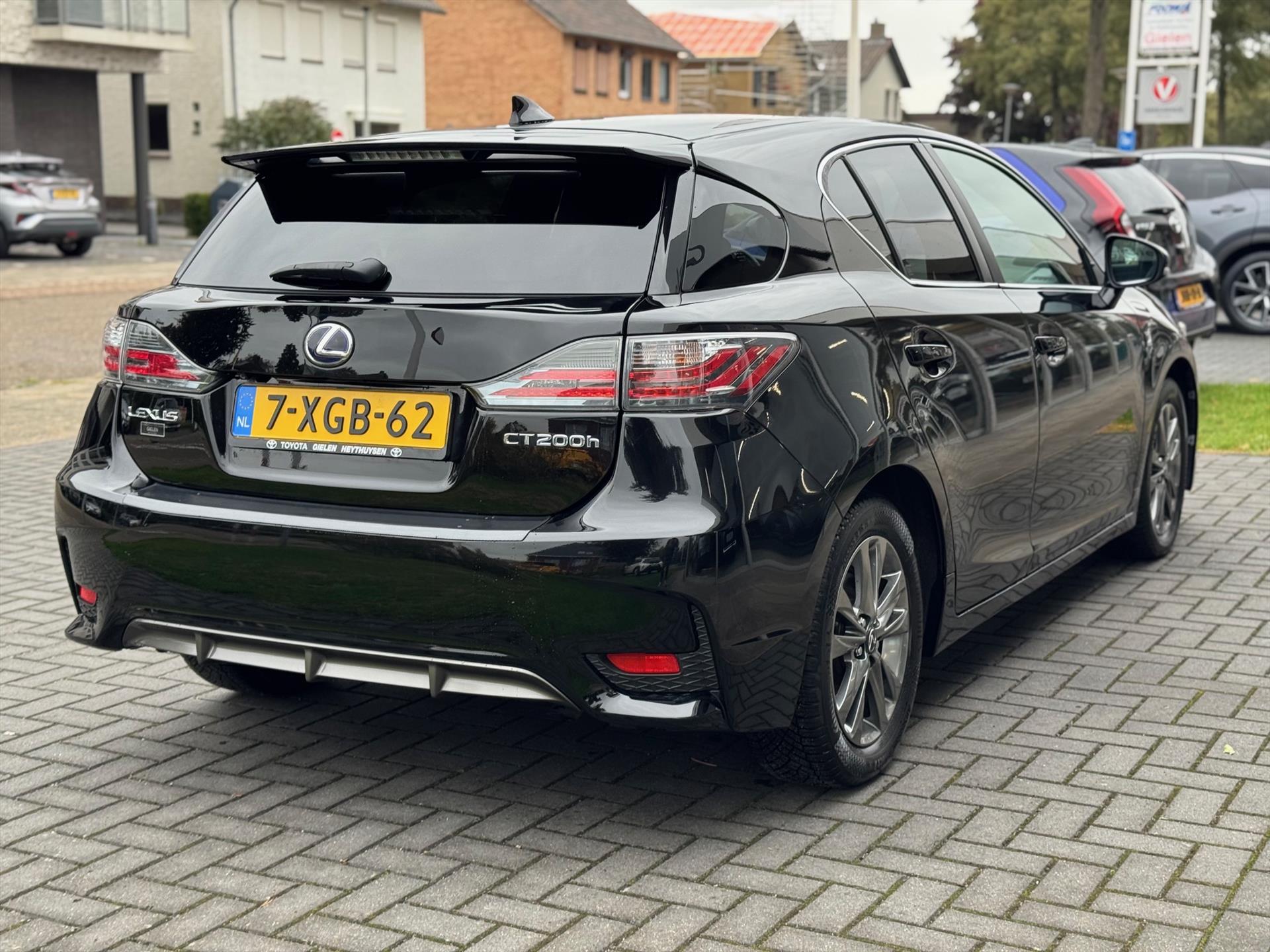 Lexus CT 200h F Sport Line | 2e eigenaar, Navigatie, Stoelverwarming, Privacy glass, 16 inch, Parkeercamera 48088588-2.jpg | Autobedrijf Gielen